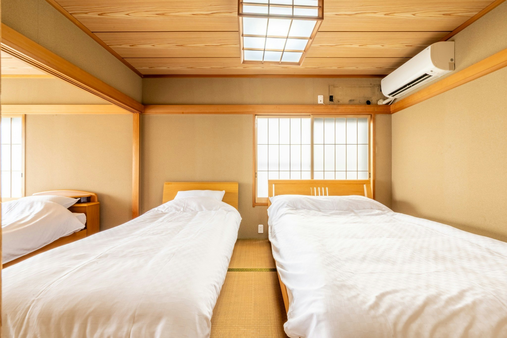ならまち・温泉近く・奈良駅徒歩17分[一棟貸切78m2最大10人/無料貸出自転車・駐車場有り/バス停