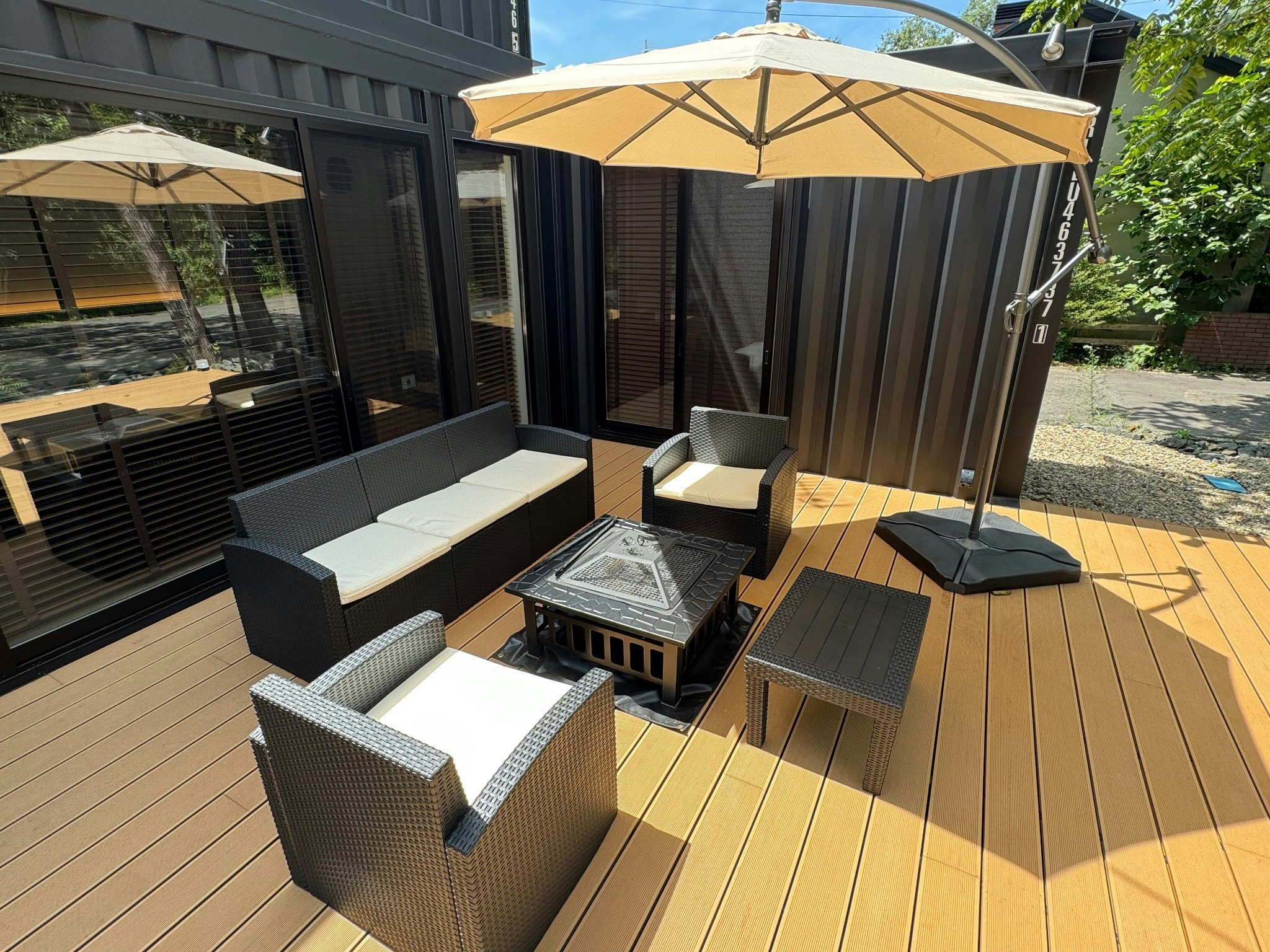 「ガレージハウス風」コンテナハウス Villa Aone -Container-