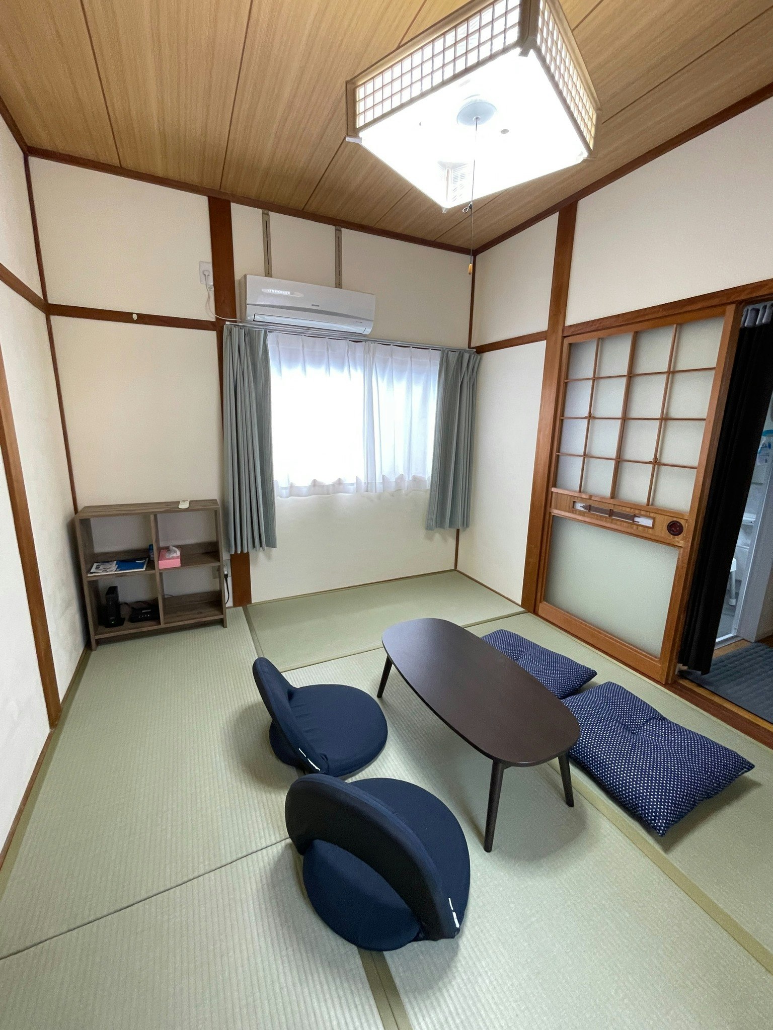 い草の香。どこか懐かしい、こじんまりした「畳の部屋」で過ごす非日常、海まで徒歩約1分の和風のお部屋