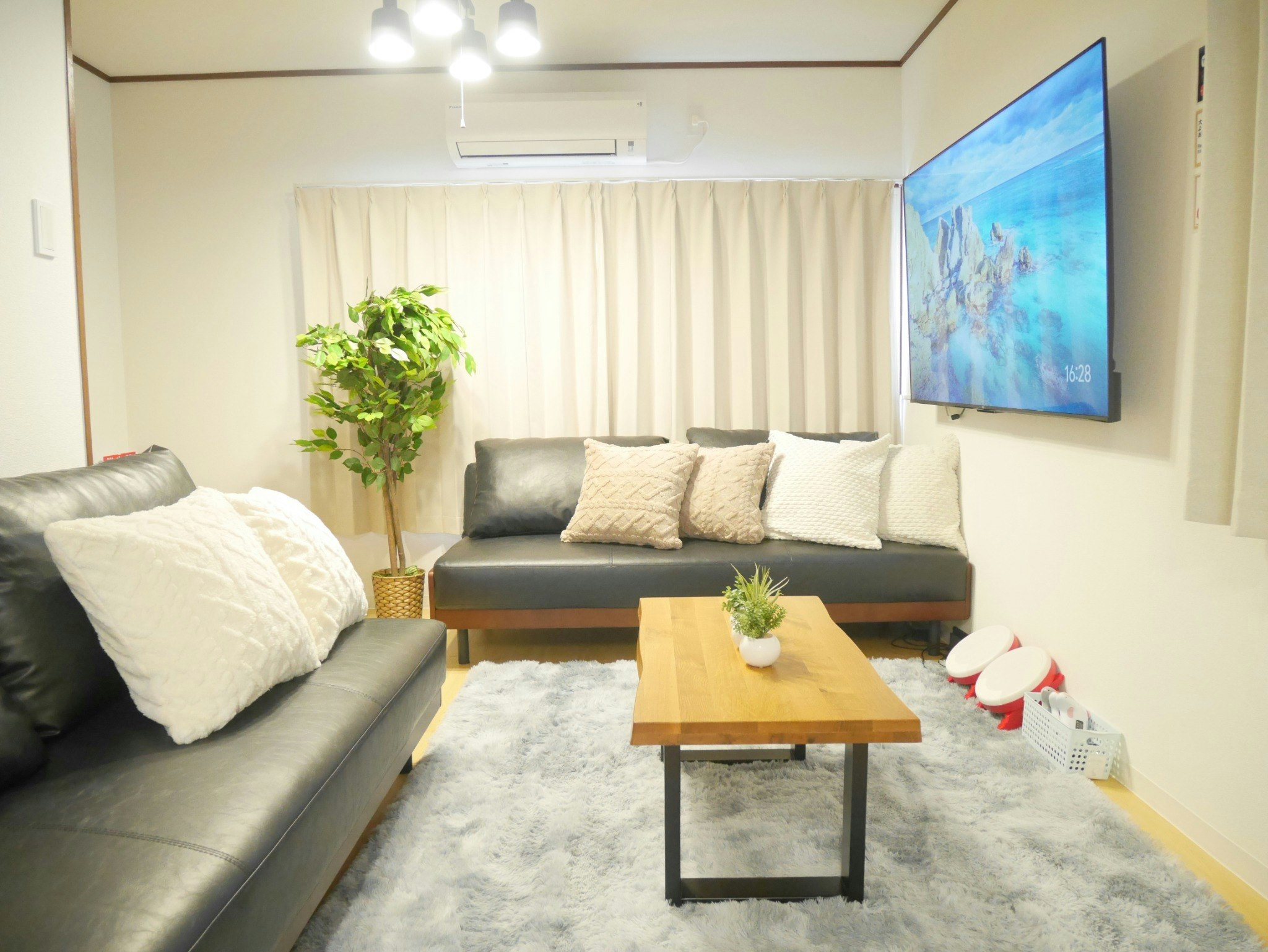 USJまで車で7分!最大13名様宿泊可!寝室5部屋!広々85m2貸し切り!リノベーション済!