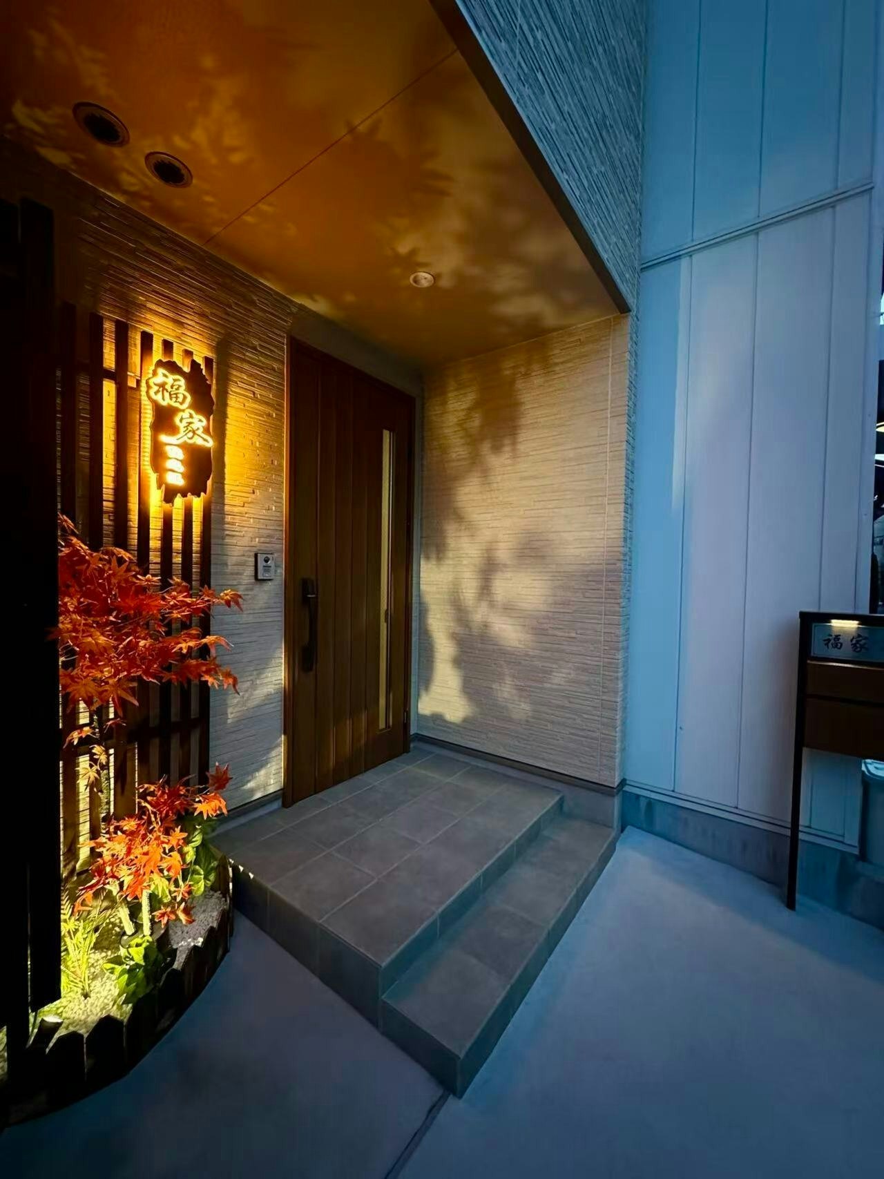 福家 住之江|エレベーター付き戸建|各階トイレ完備|築浅一棟貸切|最大10名|難波直通