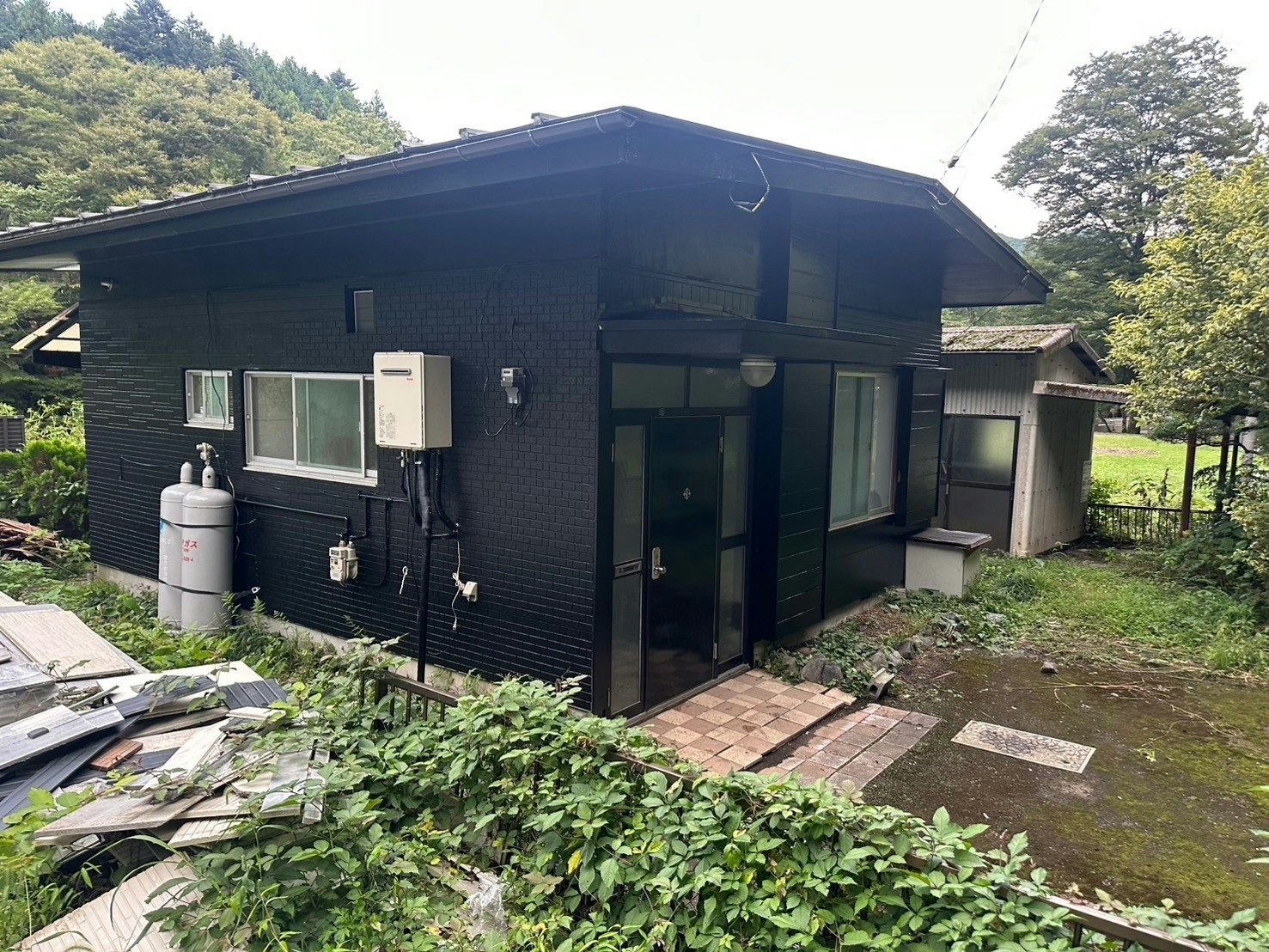 蛍川平家建 清流に面す雄大絶景