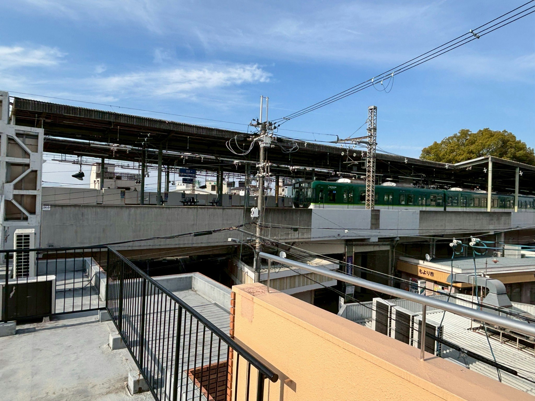 【萱島駅徒歩1分】最大10名・4寝室の広々貸切!大阪・京都へ直結アクセス抜群な宿