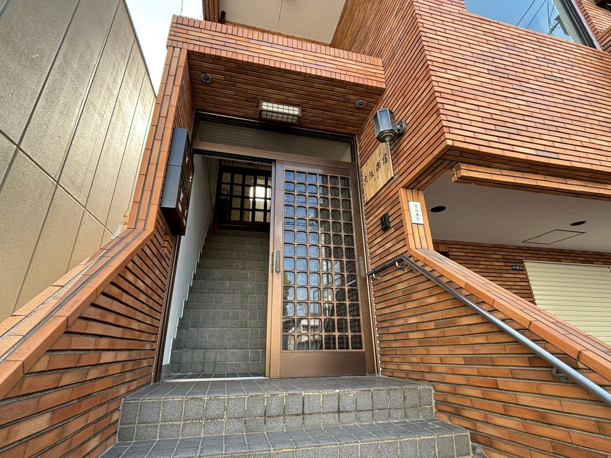 【萱島駅徒歩1分】最大10名・4寝室の広々貸切!大阪・京都へ直結アクセス抜群な宿