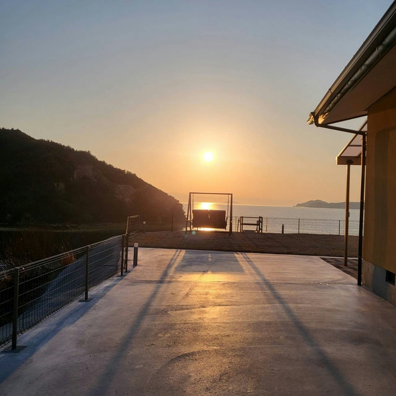 【広島県倉橋島】海辺の絶景を独り占めの一軒家 光と風が織り成すオンリーワンのくつろぎ空間