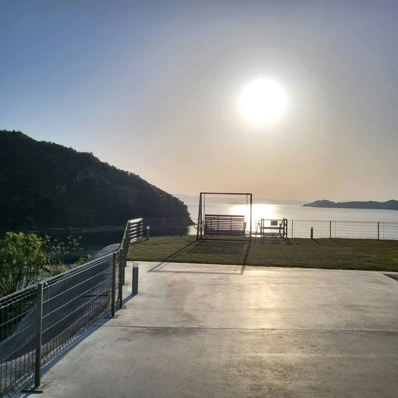 【広島県倉橋島】海辺の絶景を独り占めの一軒家 光と風が織り成すオンリーワンのくつろぎ空間