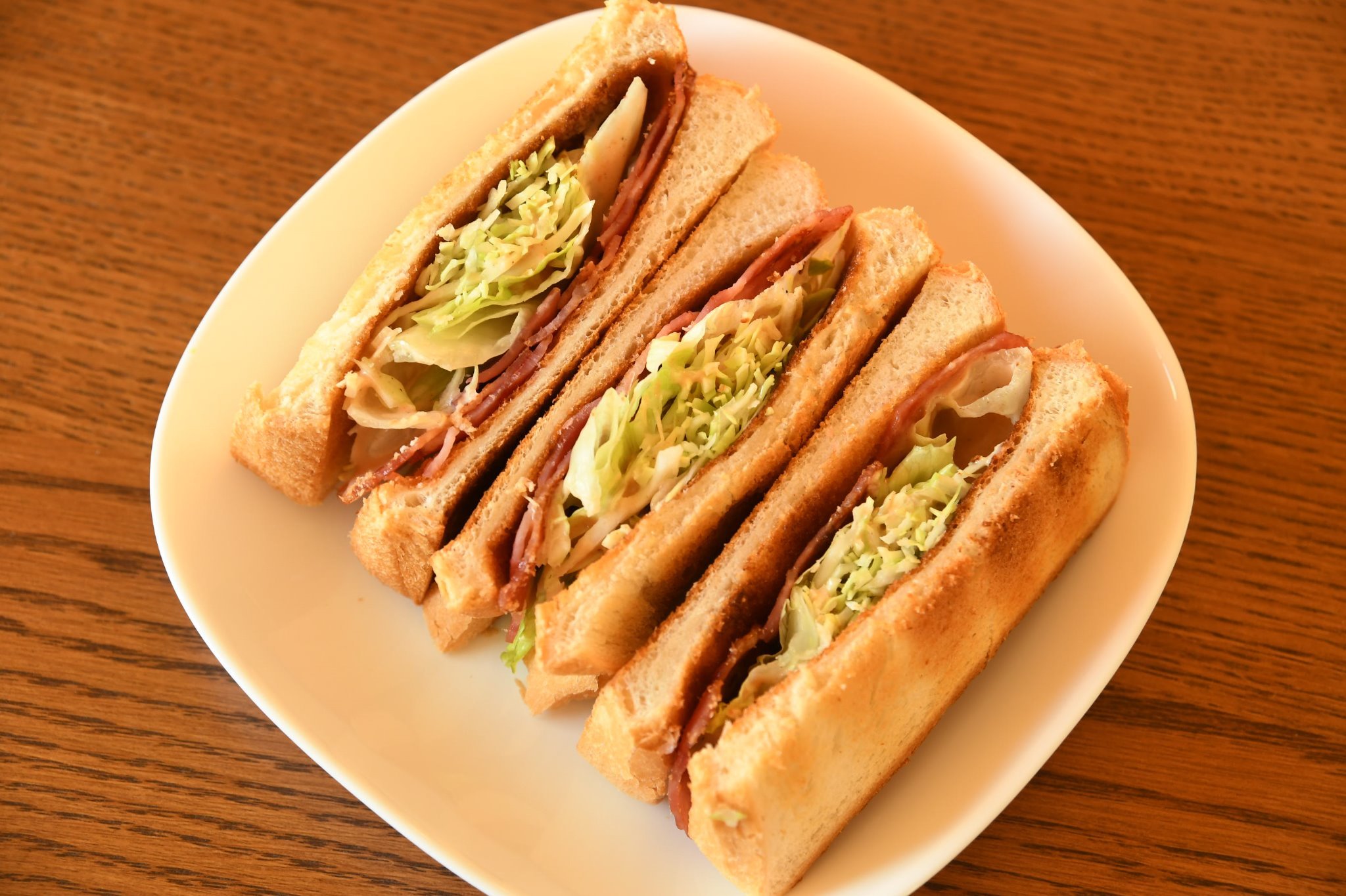 焼きサンドです。紅茶付き