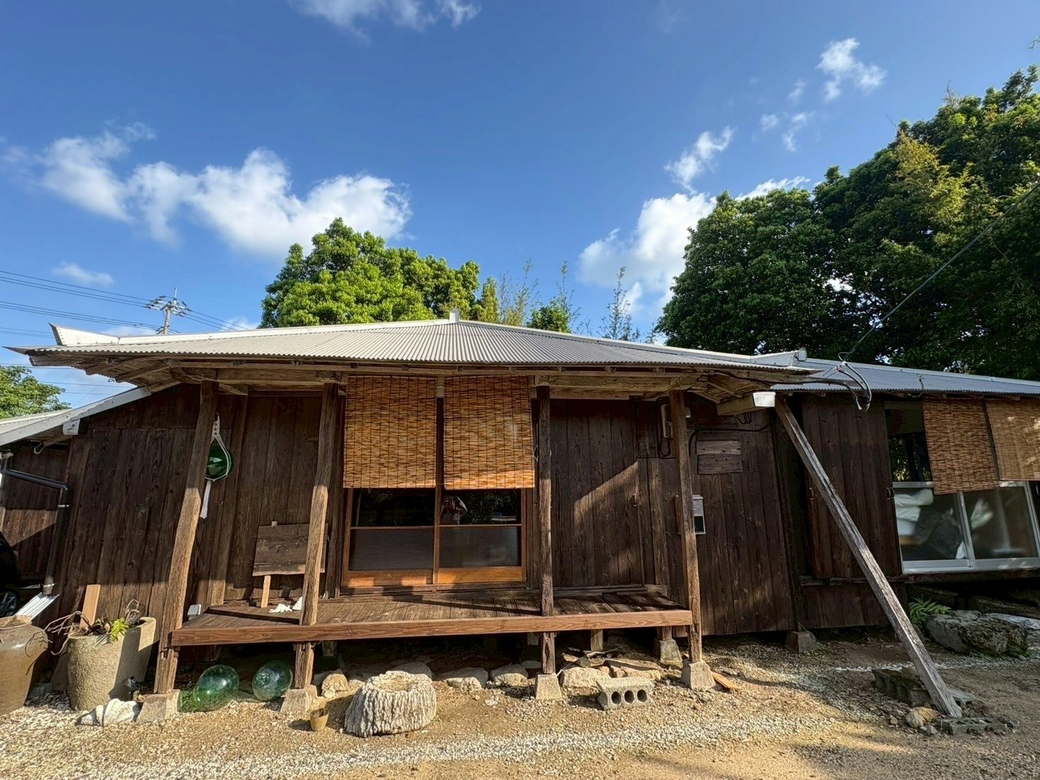 一棟貸し古民家|五右衛門風呂・縁側・広い庭|家族で暮らすように泊まる