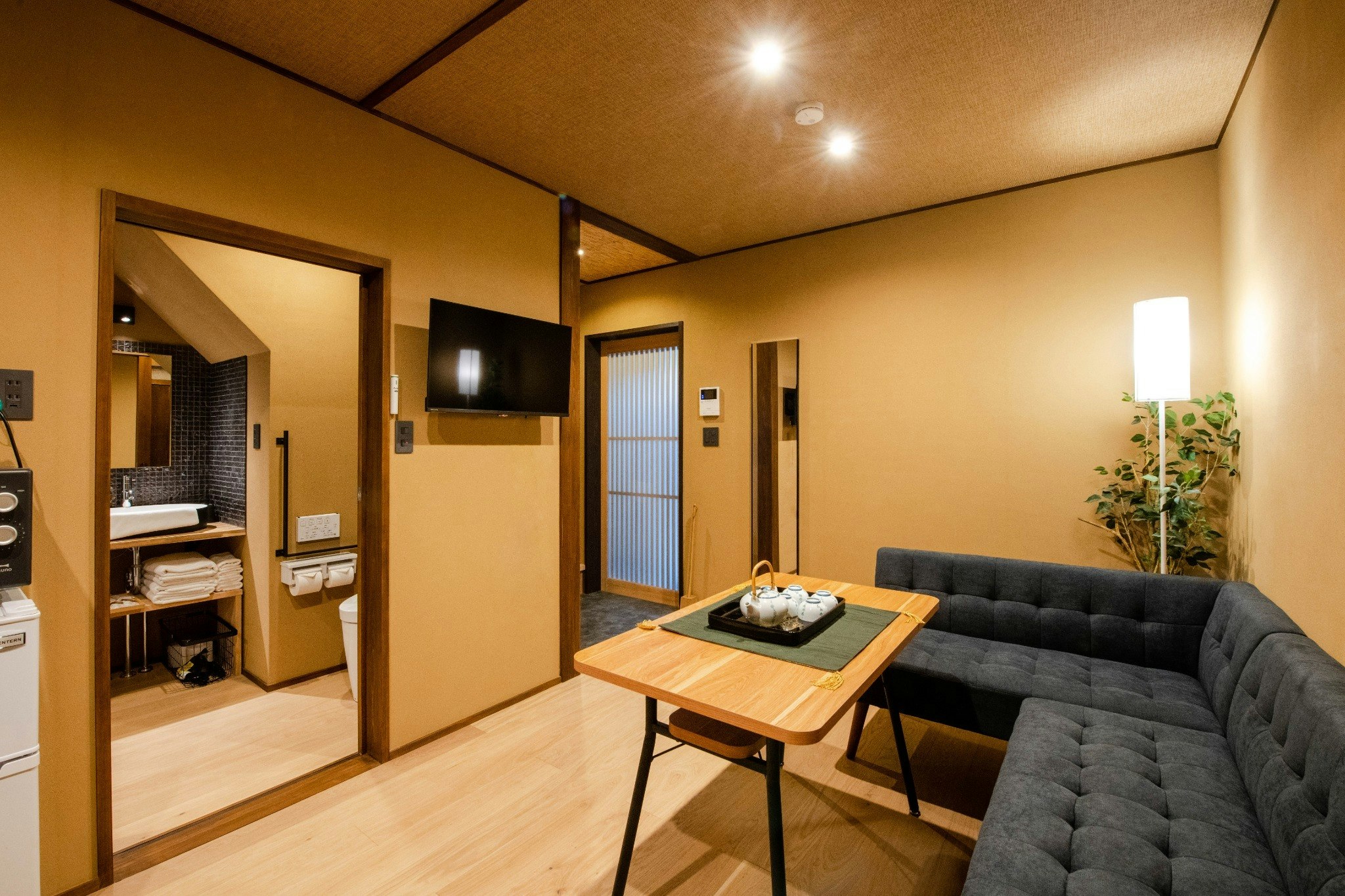 【宿屋 ciruela 姉小路】3月NEWOPEN|京都中心部|キッチン、洗濯機付き|京町家風一棟貸