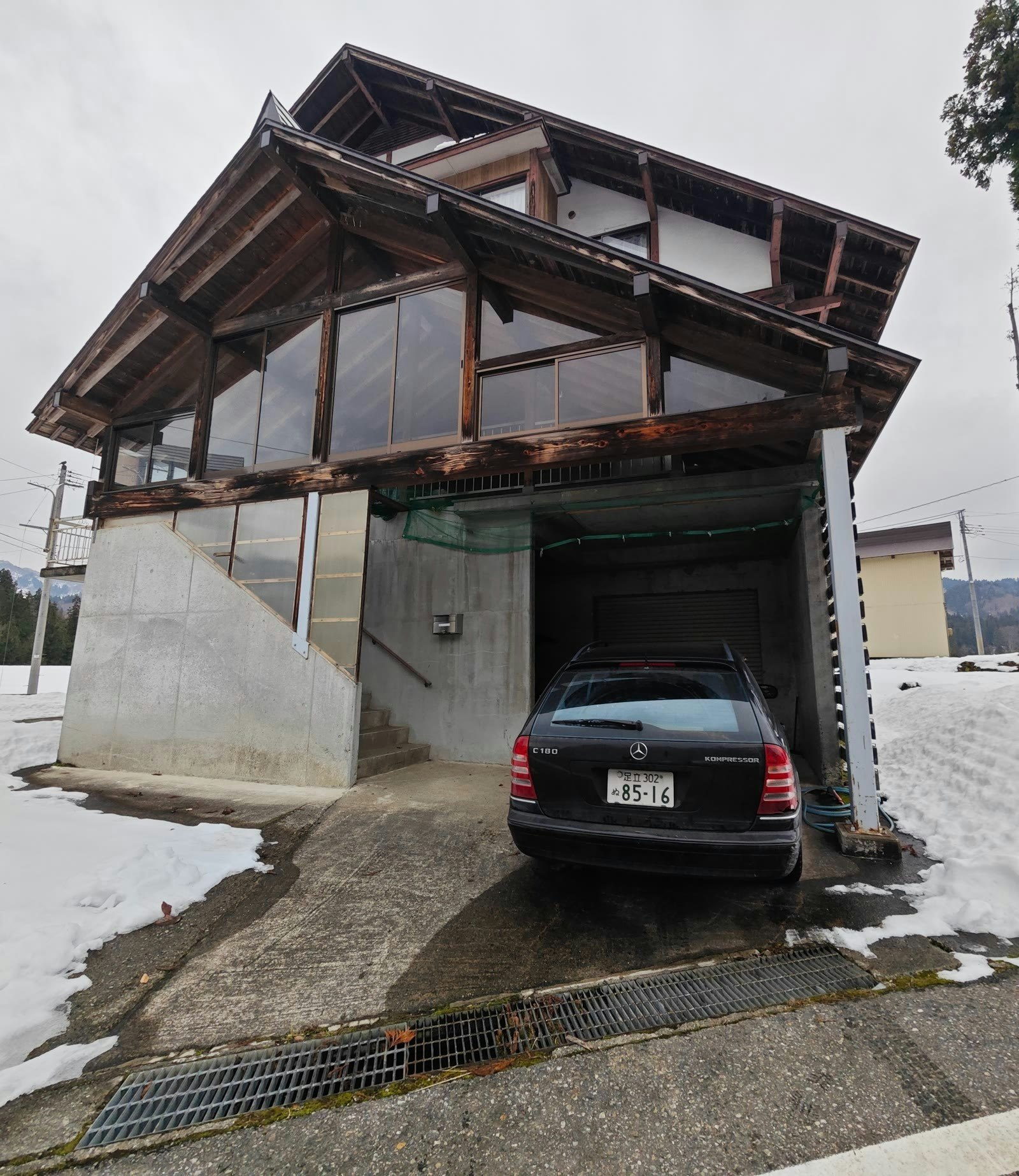 一戸建て・2階一棟貸切(和室3室+居間/最大11名)