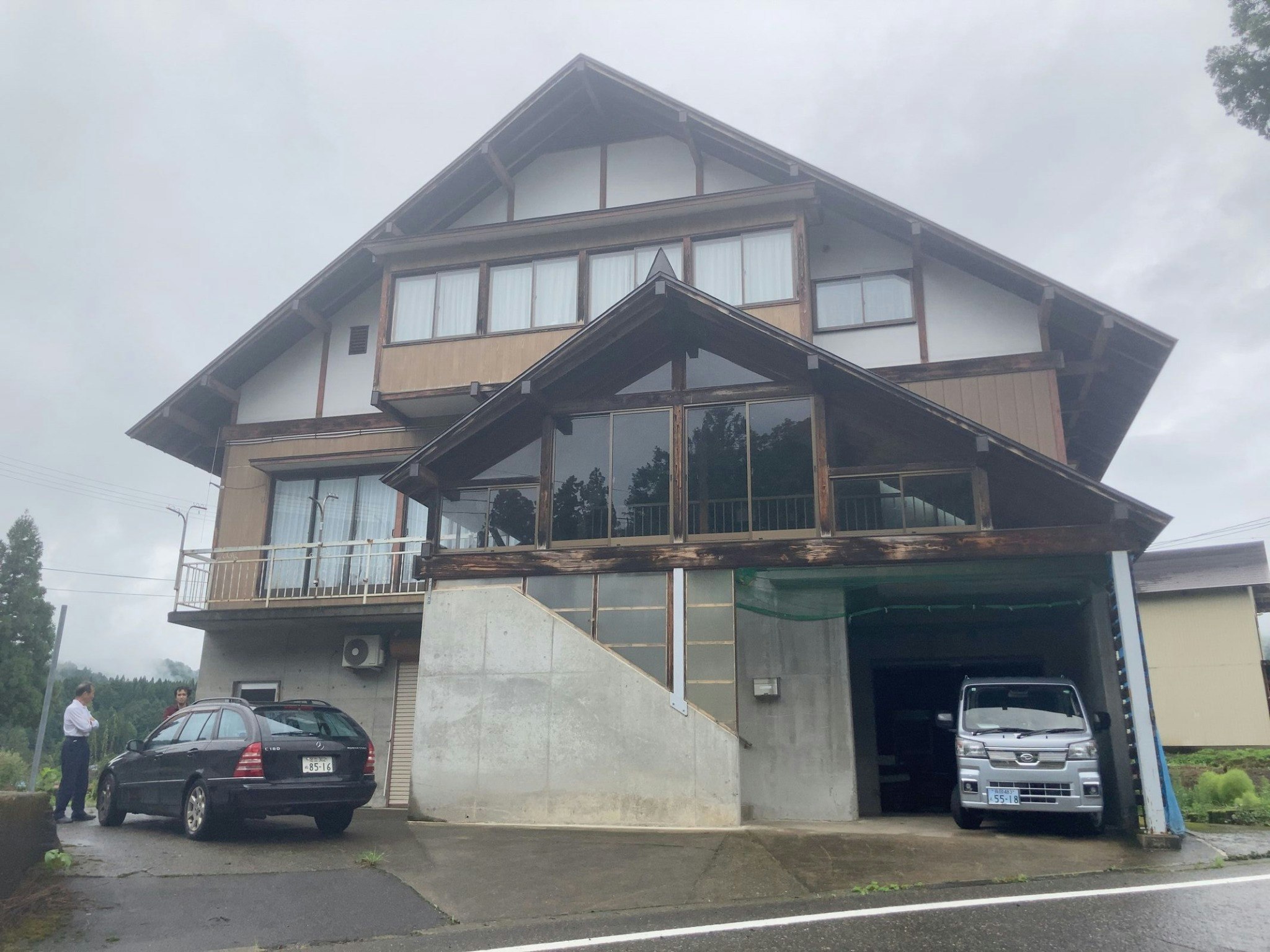 一戸建て・2階一棟貸切(和室3室+居間/最大11名)