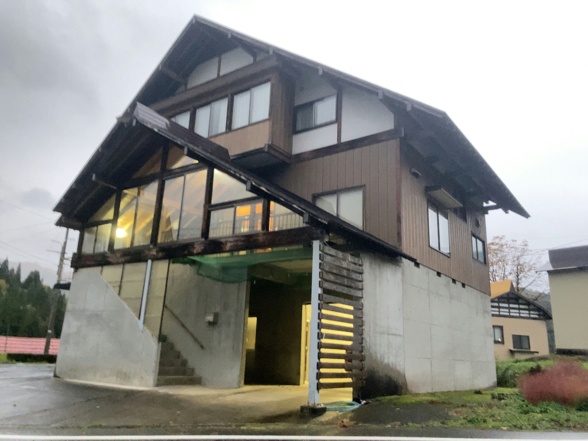 一戸建て・2階一棟貸切(和室3室+居間/最大11名)
