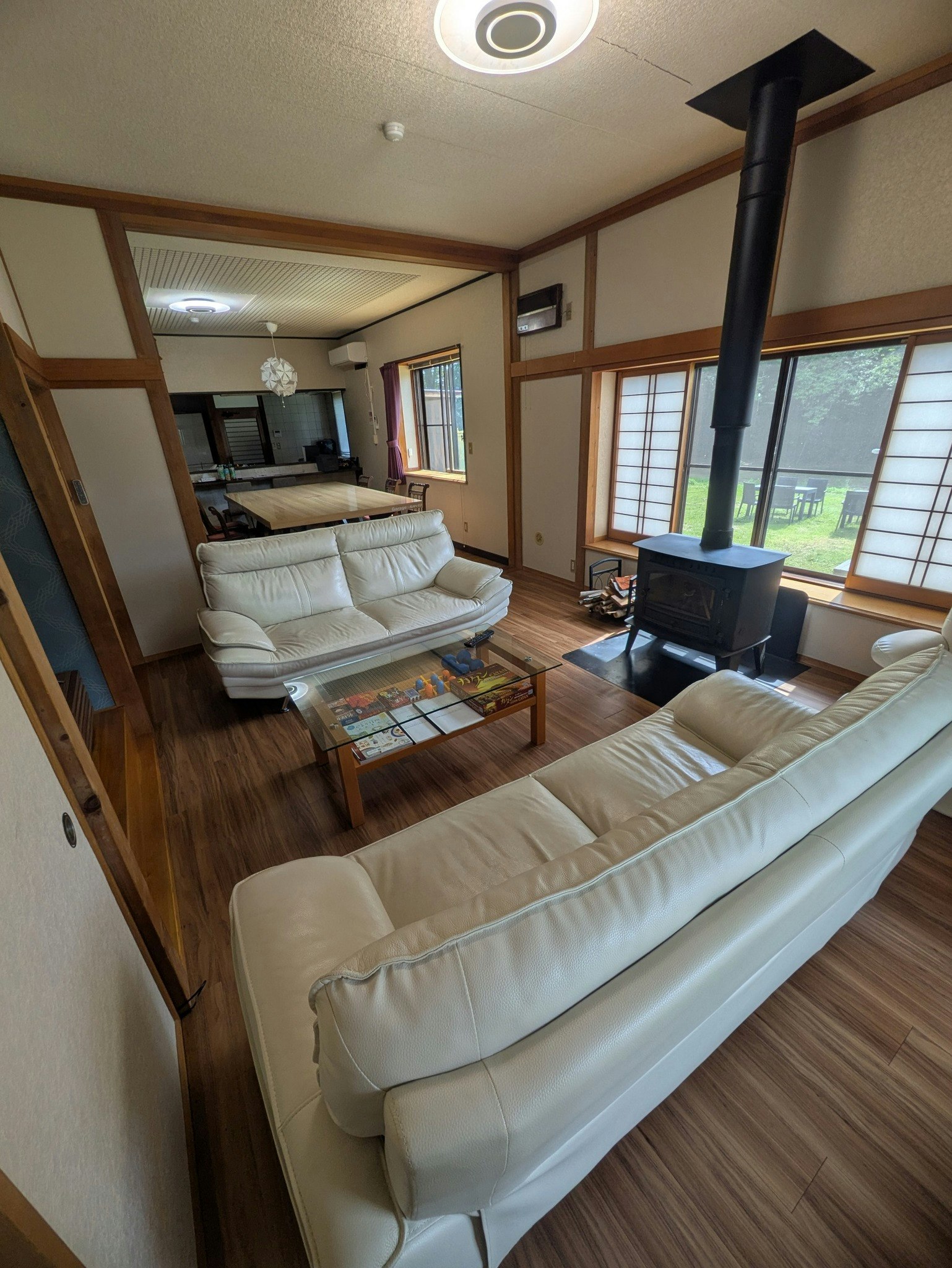 「貸切別荘」12名まで、大人数でお得に!キッチン調理器具完備、広い室内とプライベートガーデン 