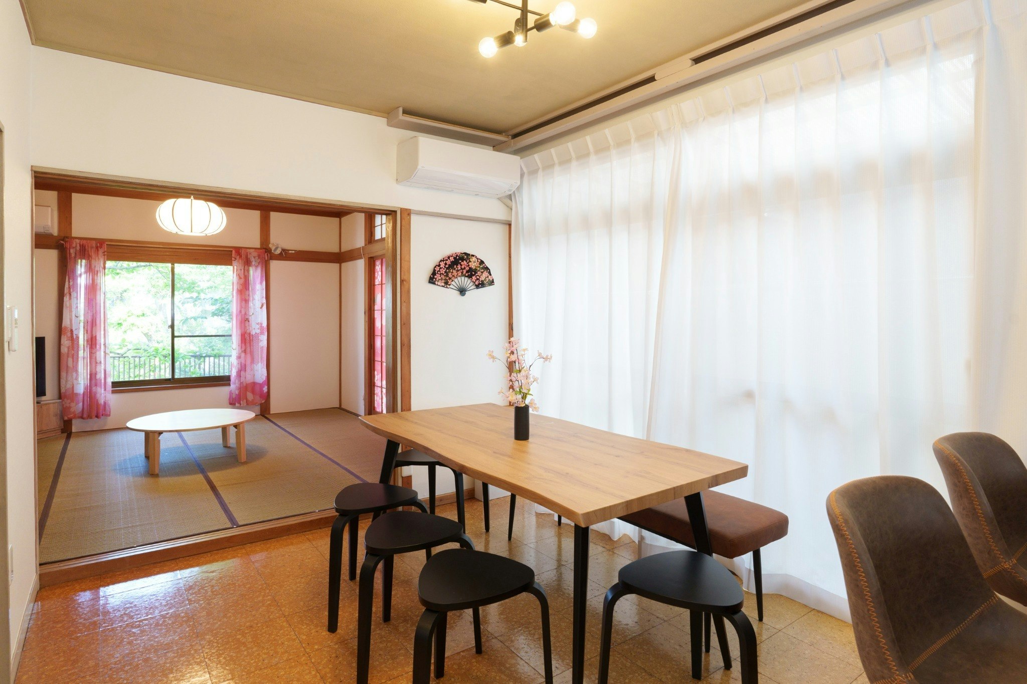 【4DK戸建て貸切】 池袋6分・新宿17分・渋谷23分/上板橋駅徒歩8分/最大15名 /昭和レトロ