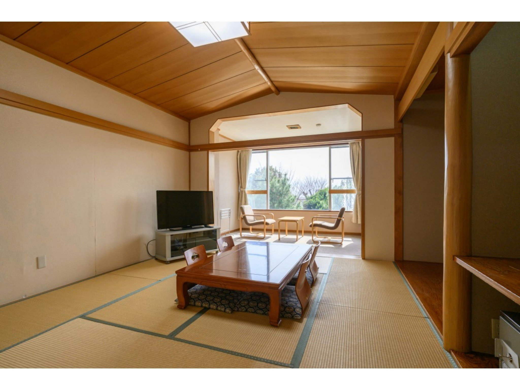 【禁煙】【一棟貸切/最大40名】カラオケBarから麻雀ルーム、温泉は6箇所の充実施設/素泊まり