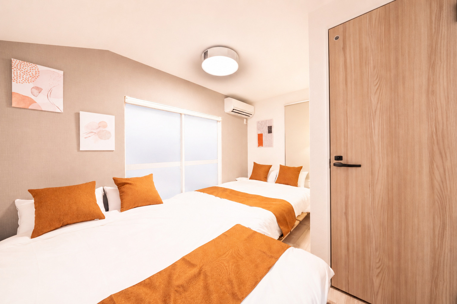 ベッド5台|最大10名|完全貸切戸建て|60m2|リノベーション済み|高速wi-fi|大人数でも快適