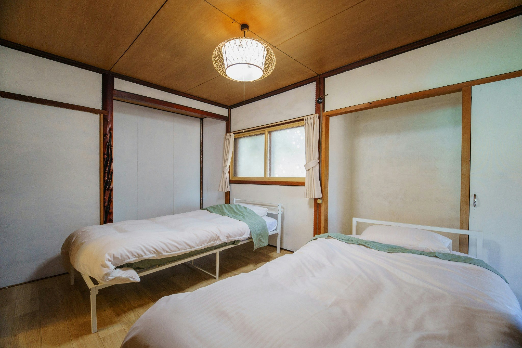 広々188m2(57坪)を独り占め!— 海まで5分、海と山に囲まれた一棟貸宿カジュアル素泊まりプラン