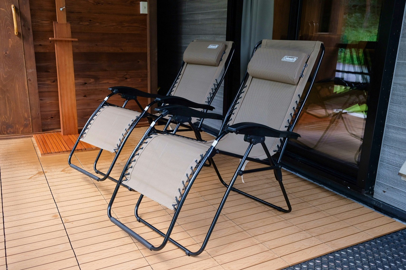 目の前に白馬の森と雄大な自然が広がる、プライベートサウナ&BBQ付き一棟貸切ヴィラ