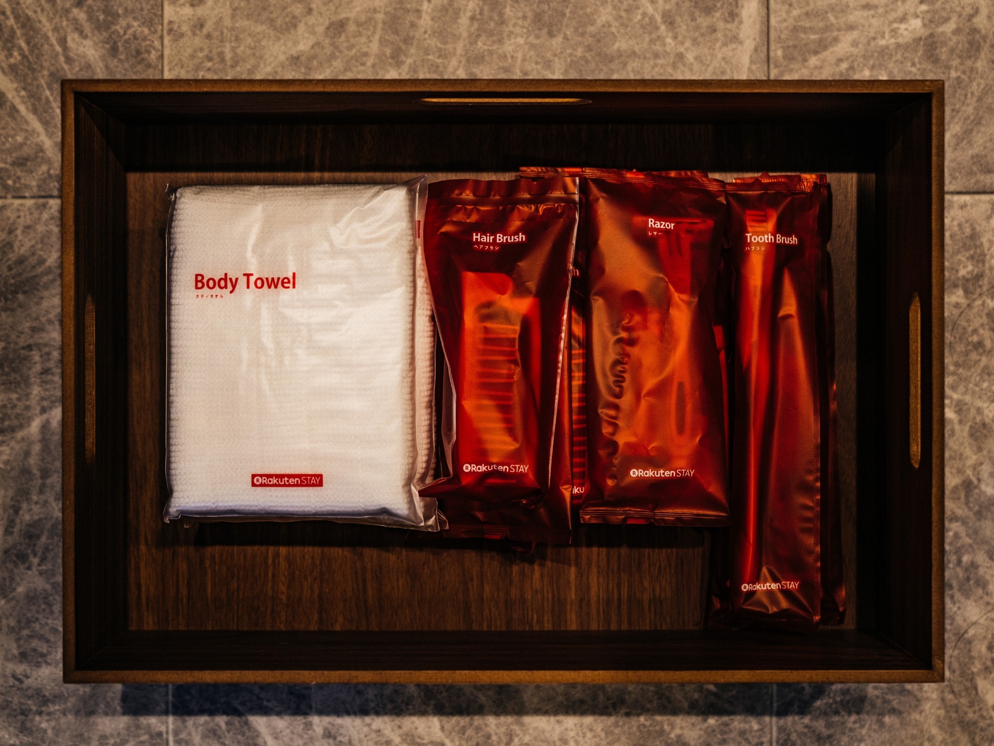 ・【アメニティ】ボディタオル、ヘアブラシ、髭剃り、歯ブラシをご用意しています