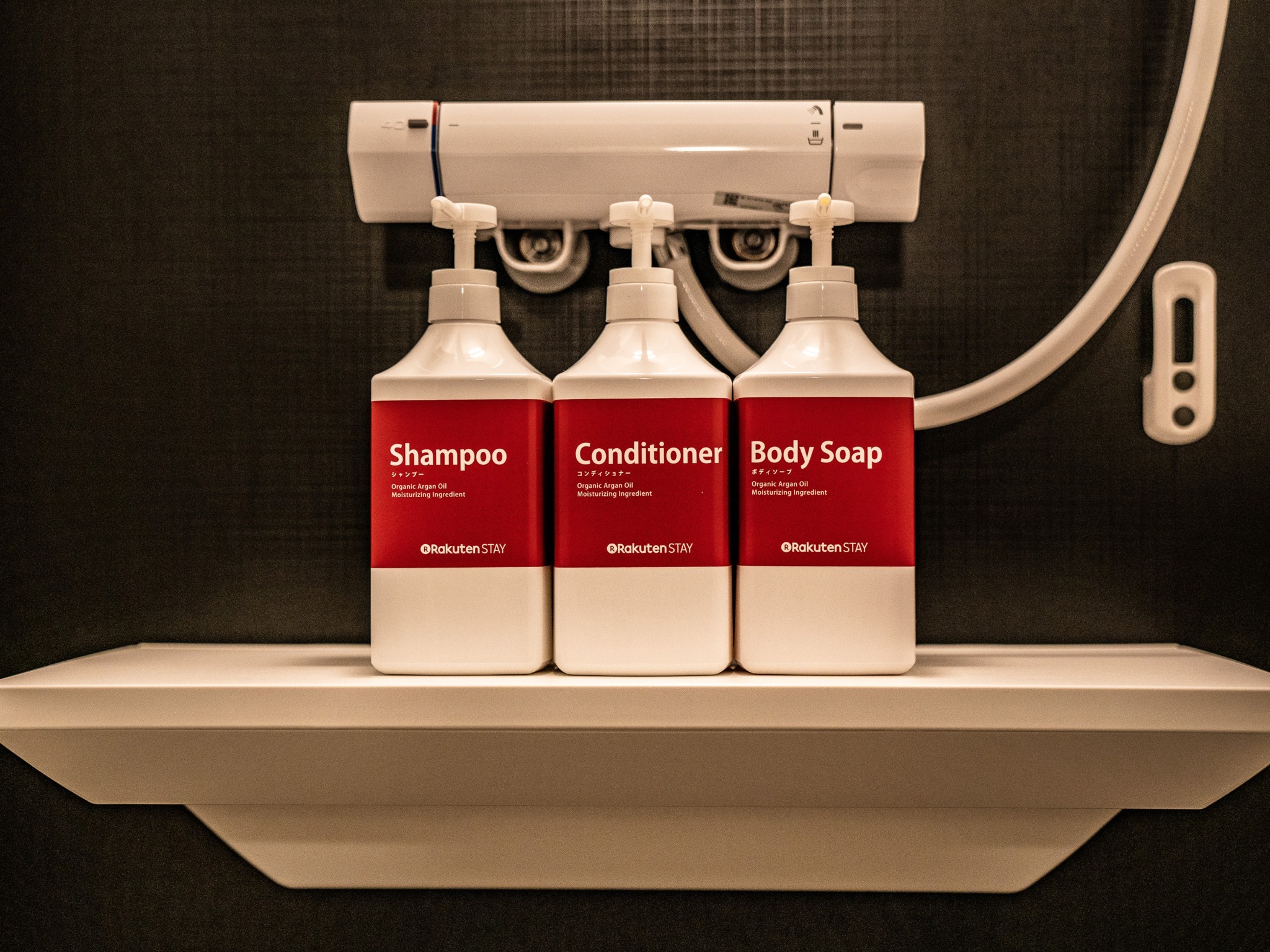 ・【バスルーム】ボディソープ、シャンプー、コンディショナーを備え付けしております