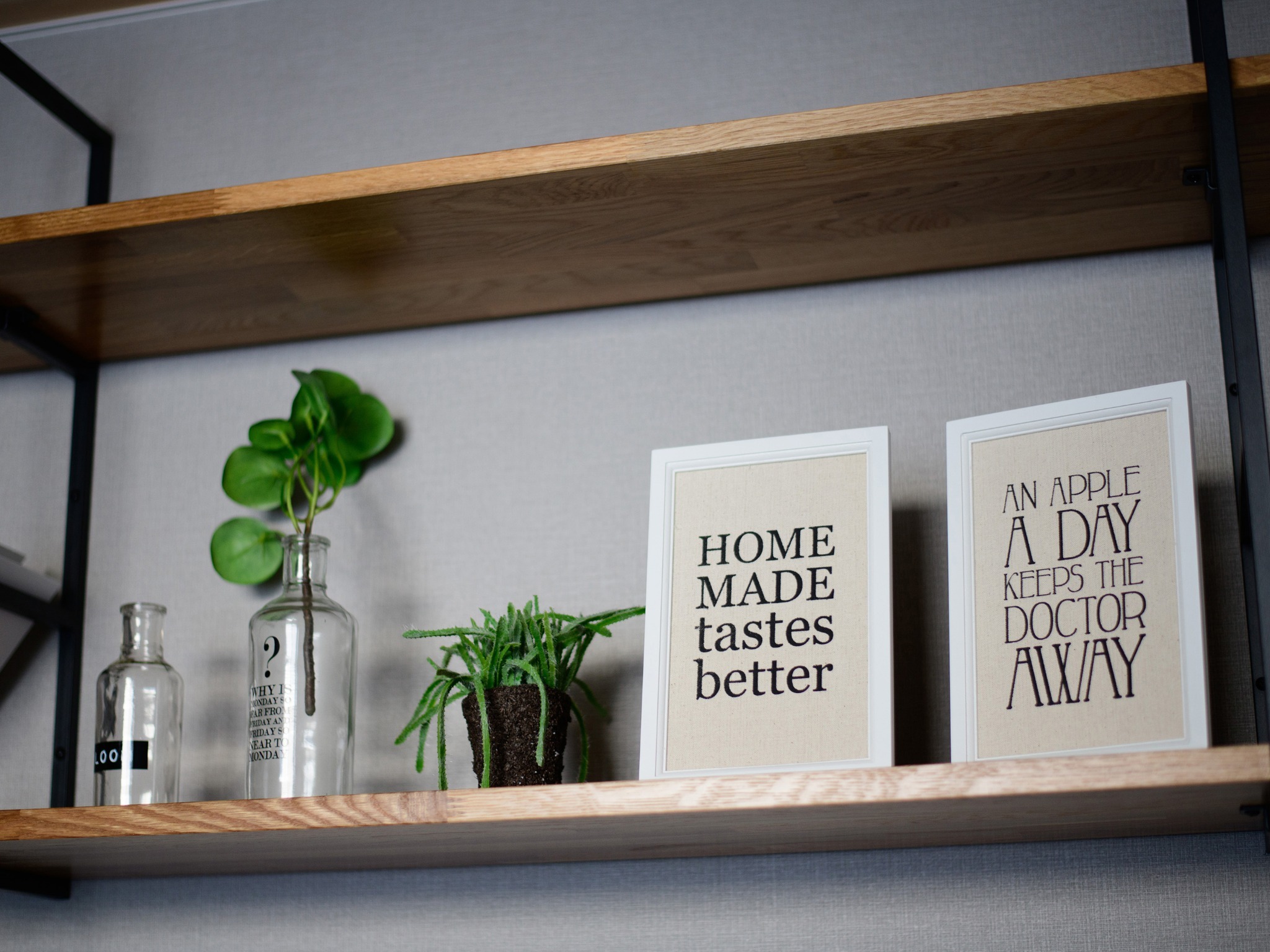 ・【インテリア】ナチュラルでシンプルなインテリアが落ち着く空間を演出します