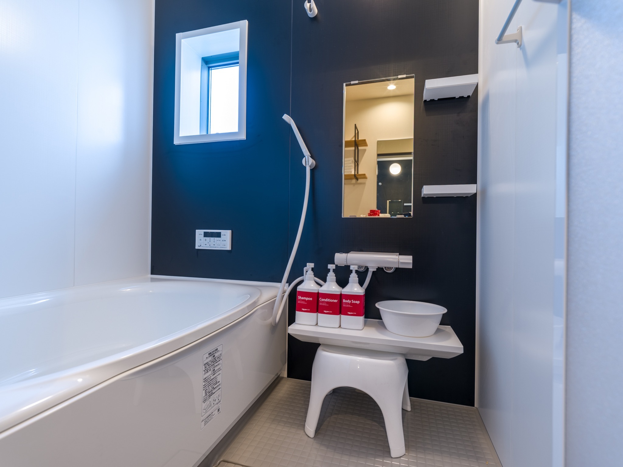 ・【バスルーム】ゆっくりバスタブに浸かってお温まりいただき、日々の疲れや旅の疲れを癒してください