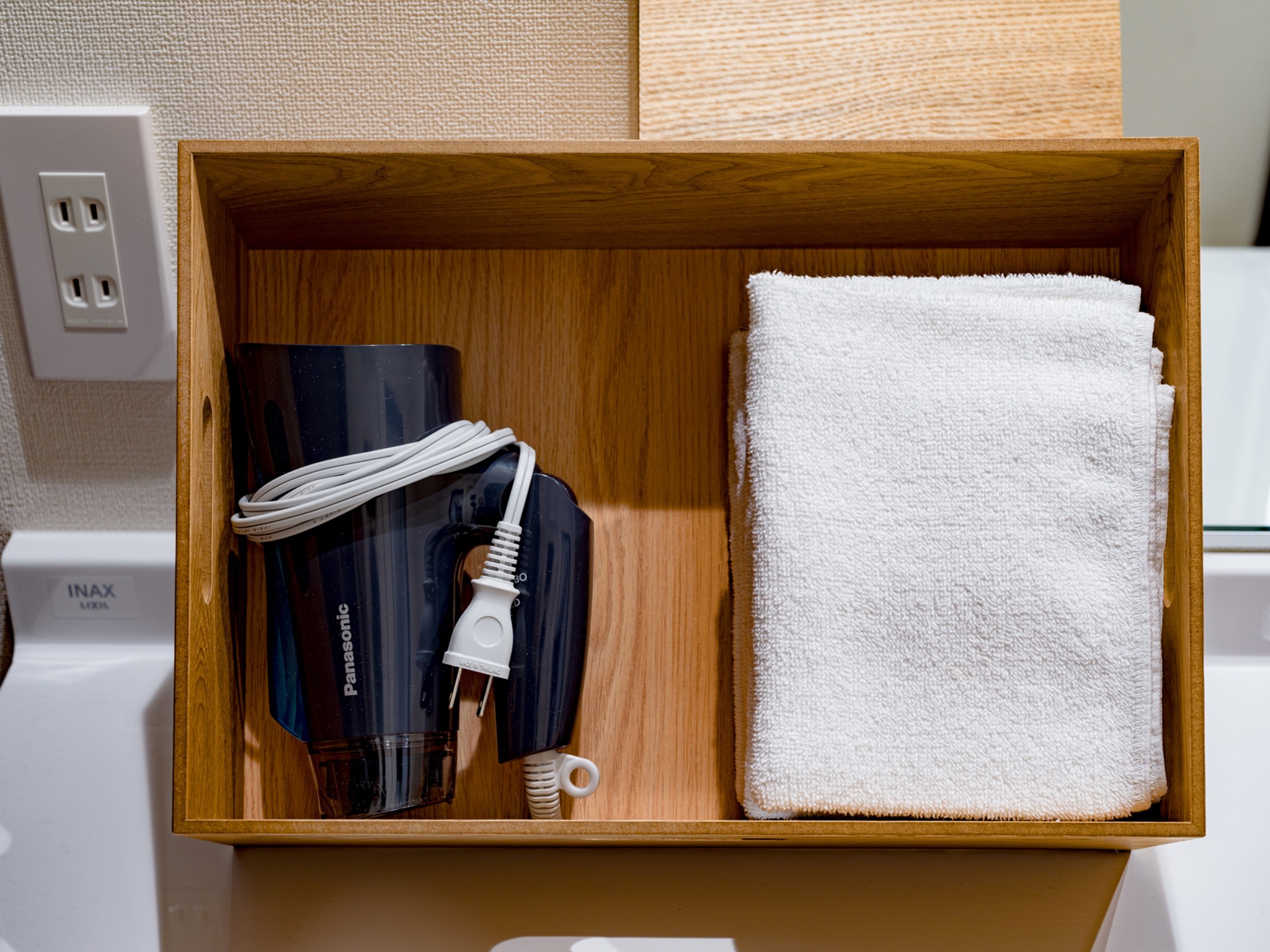 ・【ドライヤー】コンパクトながらも十分な風量で、しっかりと髪を乾かせます