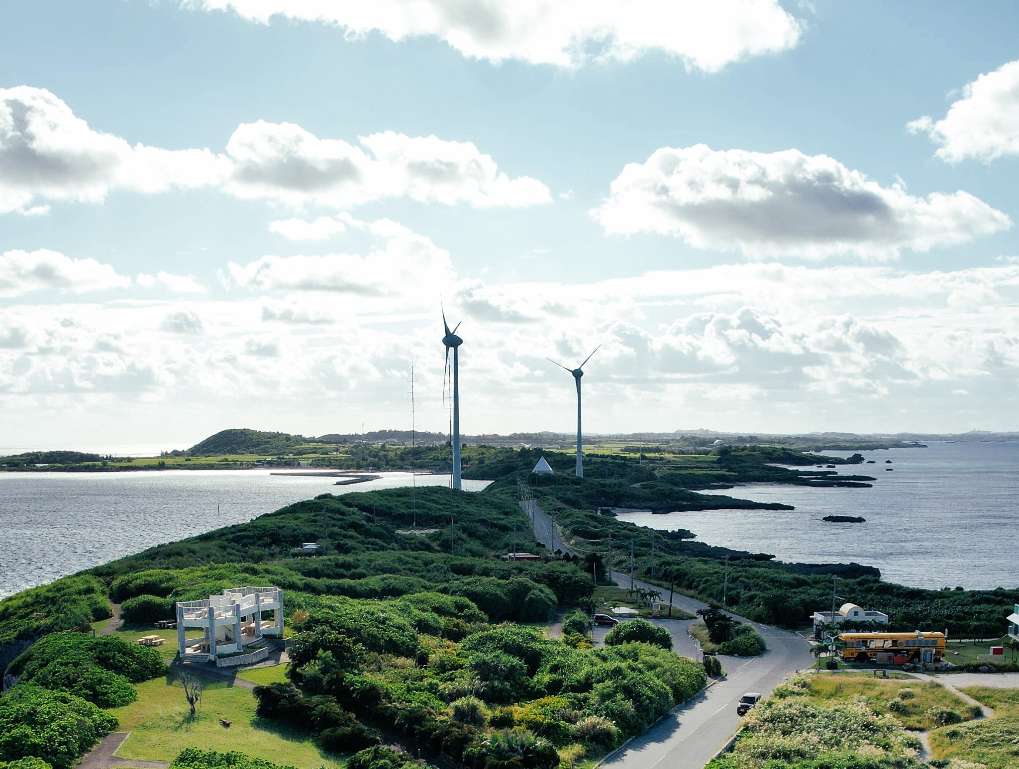 西平安名崎(にしへんなざき/車で約35分)