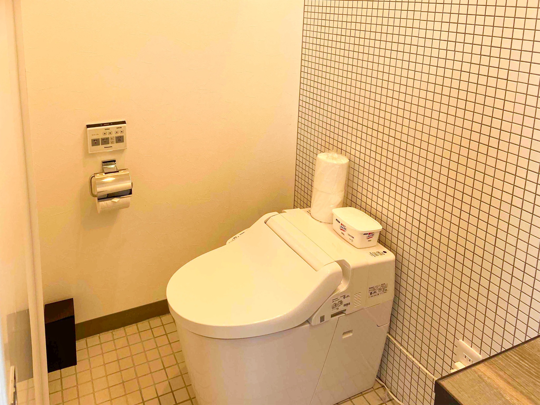 温水洗浄機能付きトイレ