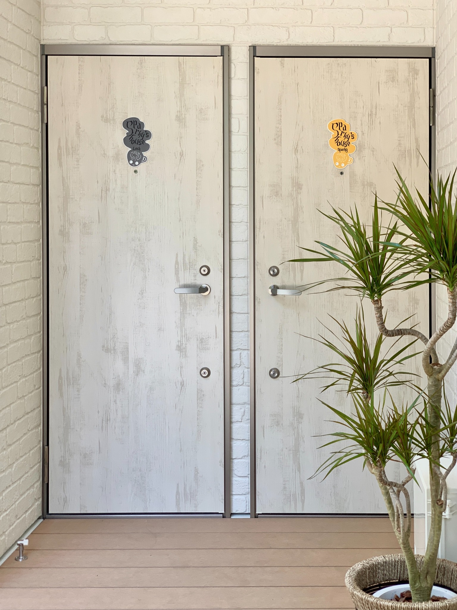 お部屋入口(左手「Lock」のお部屋))