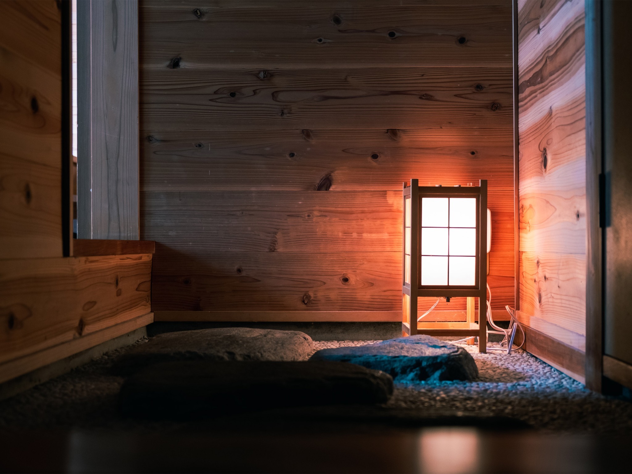 ・コリドー 和の趣が美しいコリドーは静寂に包まれ別世界のようです