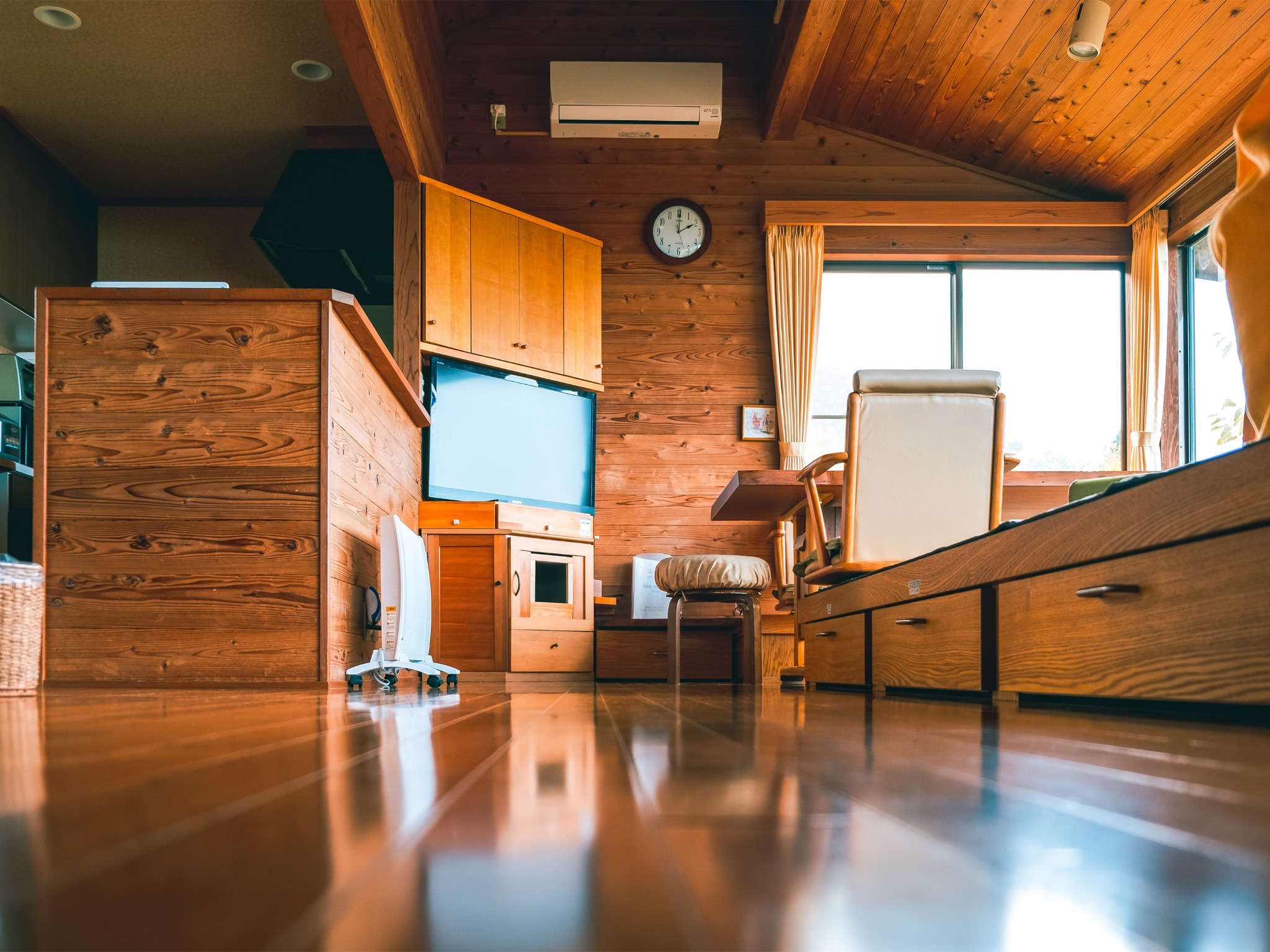 ・2階リビング 木の温もりがふんだんに感じられる癒しの空間です