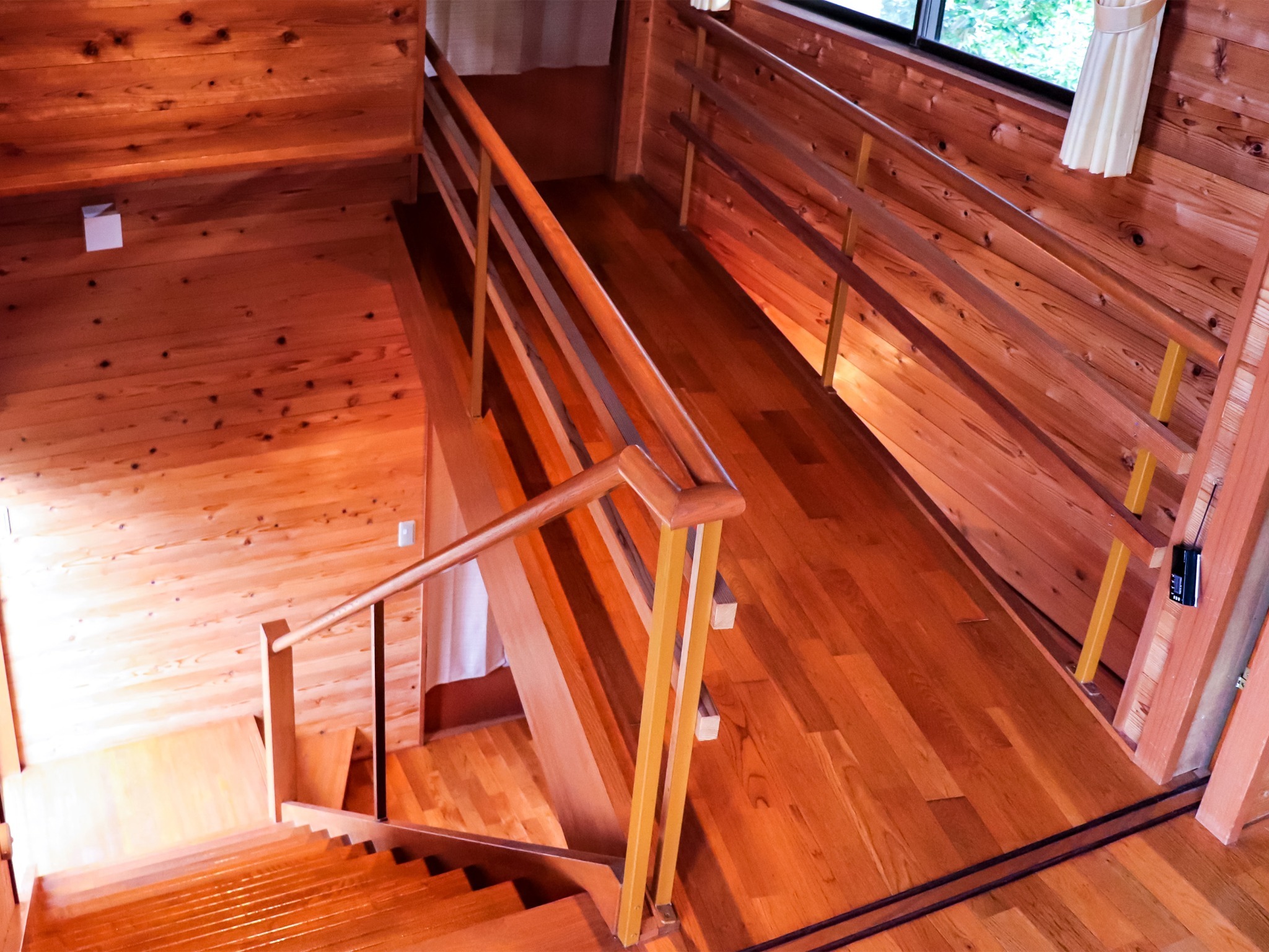 ・内装 木の香りや雰囲気に癒されますよ