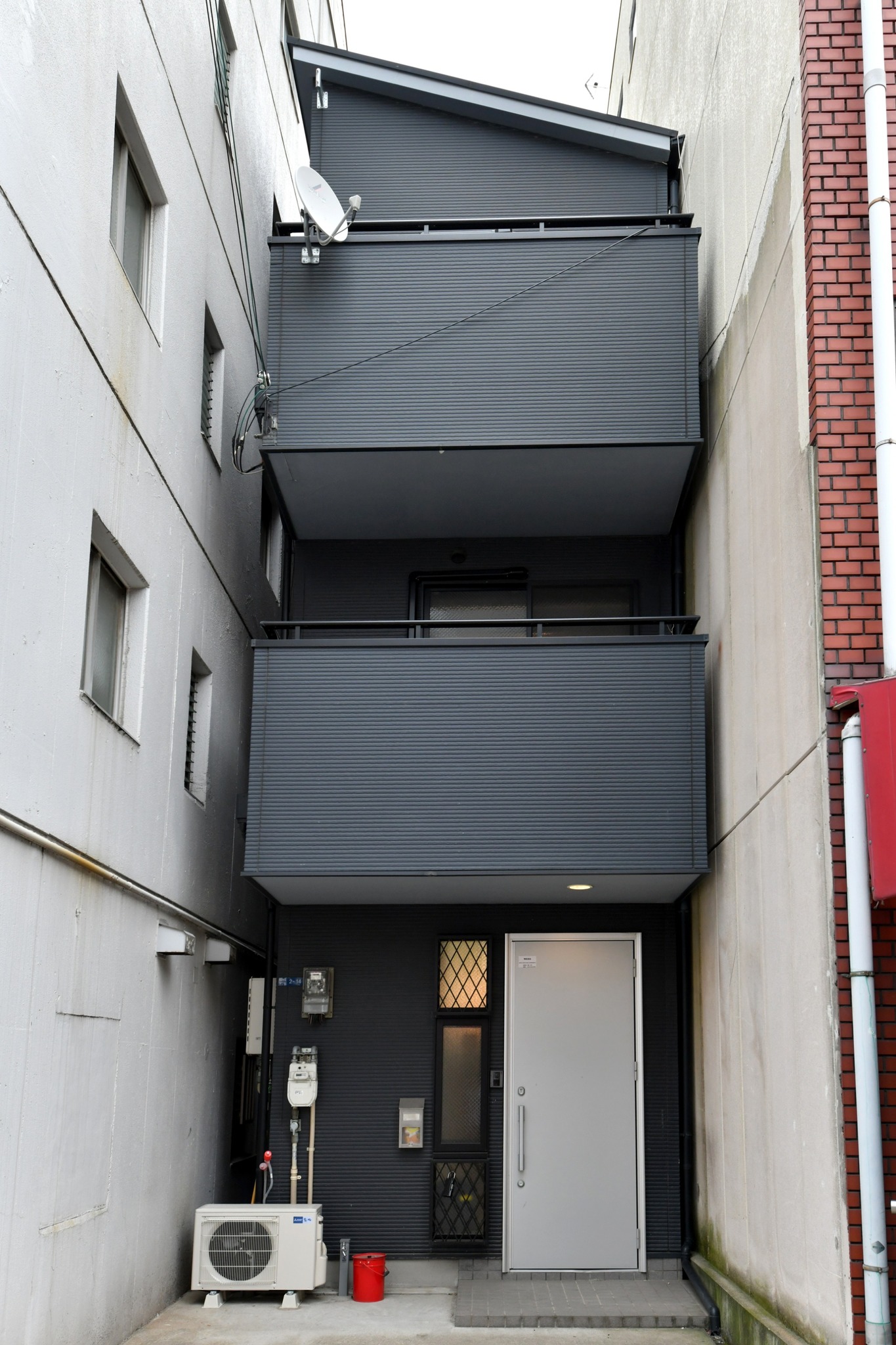 大阪の中心部!新今宮駅、萩之茶屋駅の近くの3階戸建て丸ごと貸切り。