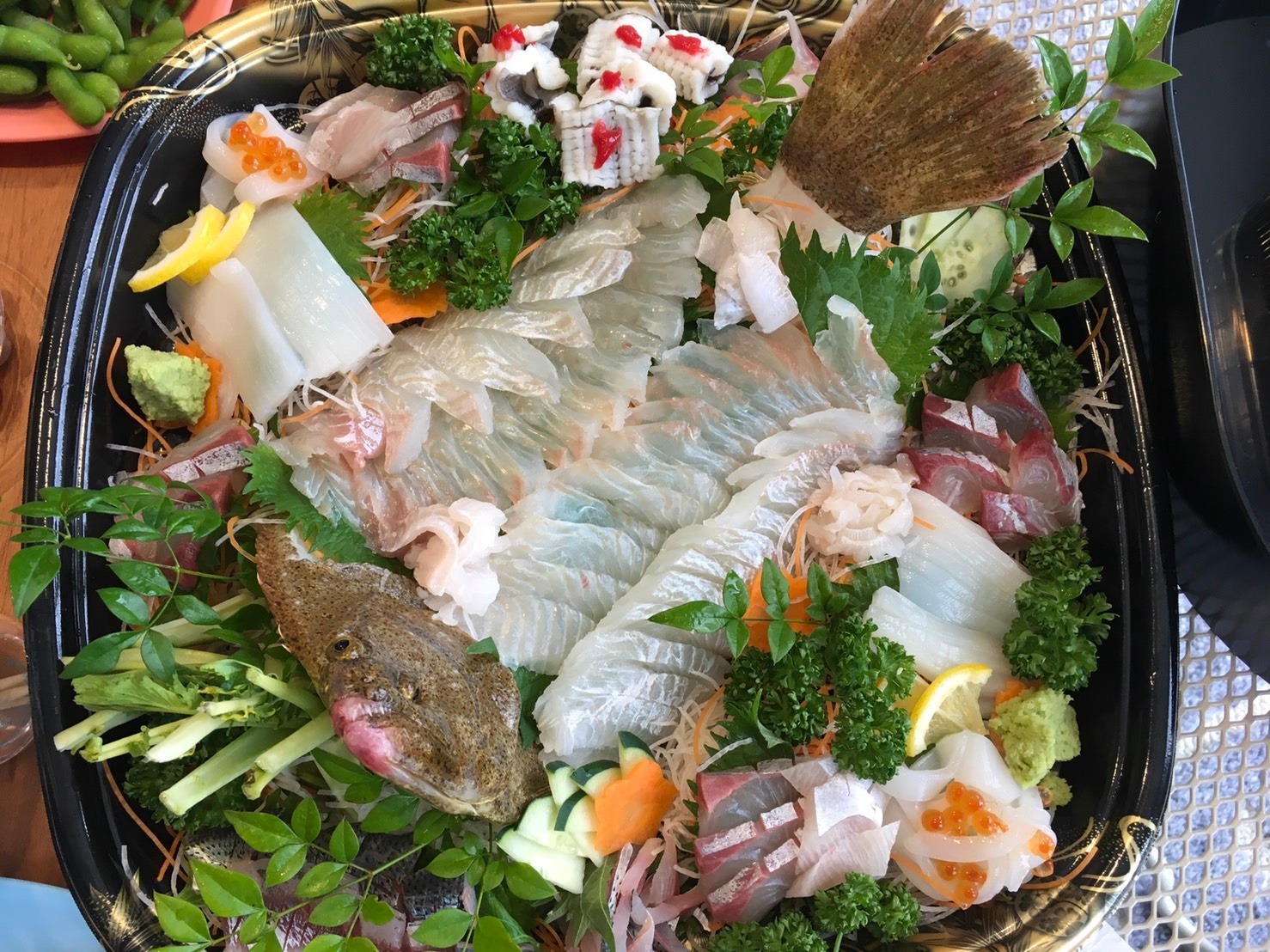 デリバリー(宅配) ★刺し身オススメ★ 株式会社 マルケイ 0964-56-5578 〒869-3603 上天草市大矢野町中 887-37  天草現地の最高に新鮮な刺し身、魚をいけすよりそのまま調理、基本前日予約、当日なら12時までに予約入れてもらえば、当施設は宅配可能です。現地にでかけ、いけすを眺め、食べてみたい食材を選ぶのも楽しいです。せっかくの天草、最高の海の食材を堪能してみて下さい。