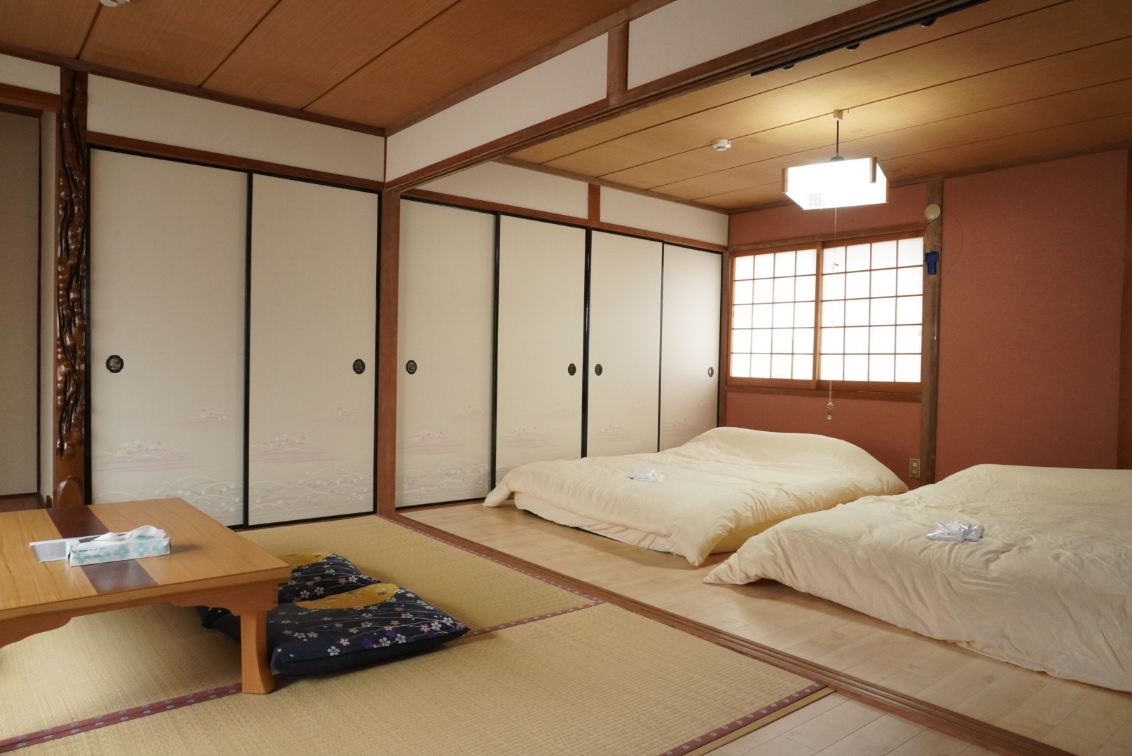 2階寝室 ダブルベッド二つ