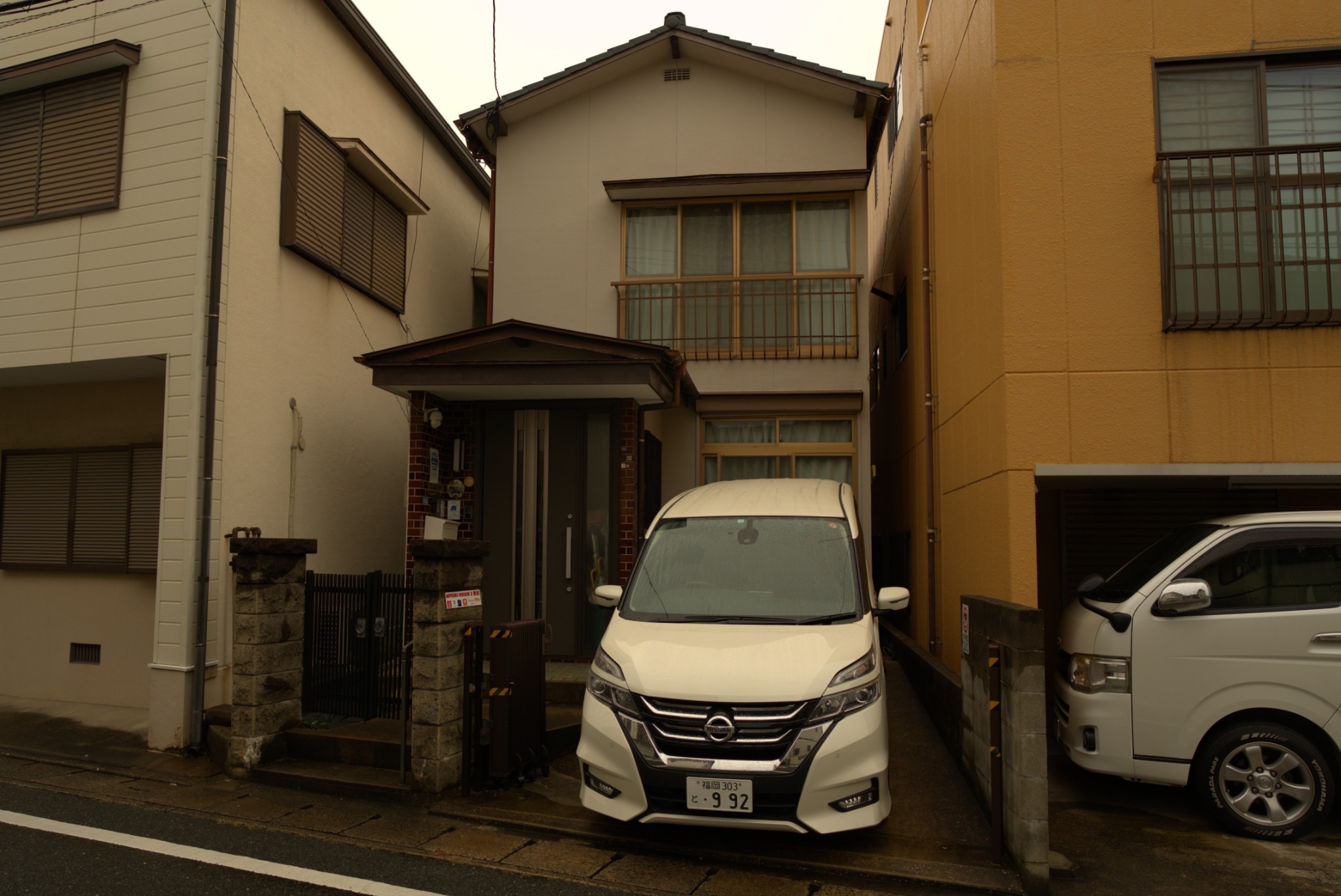 駐車場 狭いです
