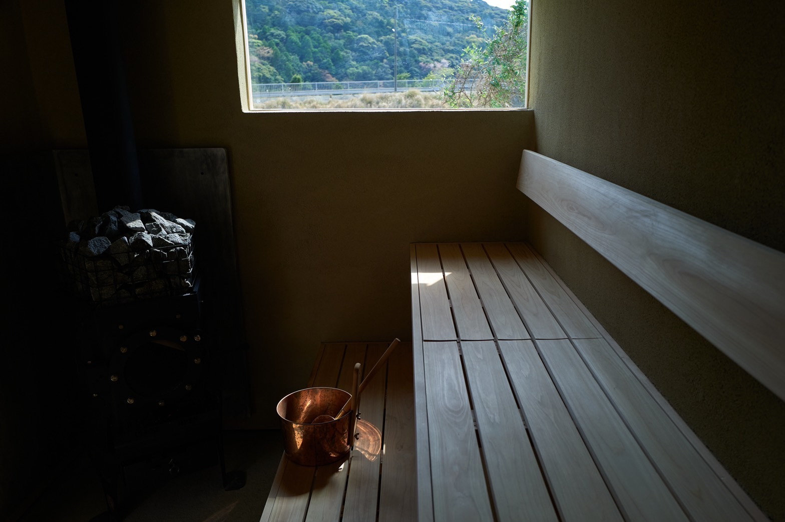 サウナ小屋室内
