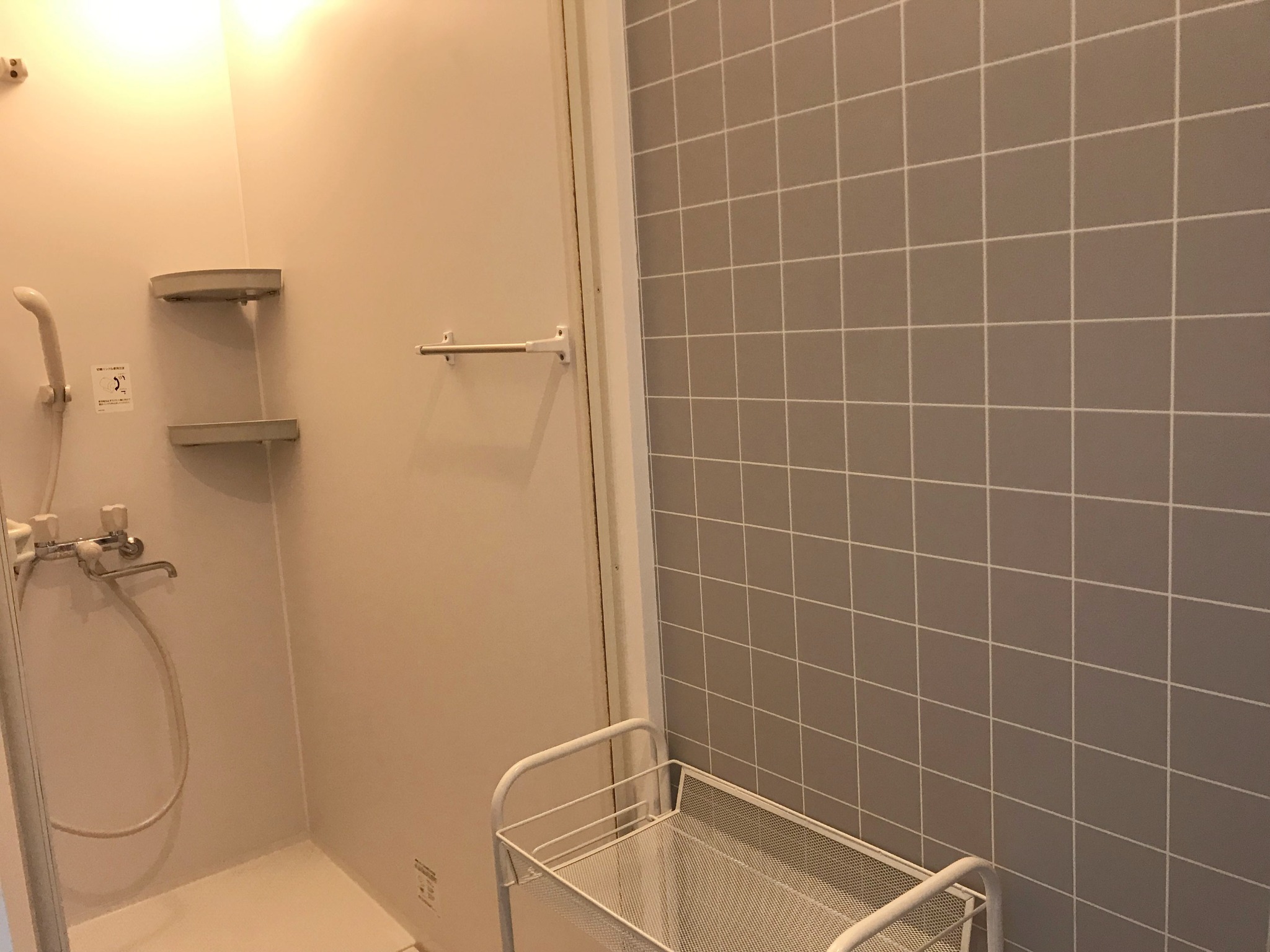 ・シャワールーム(バスタブはございません)