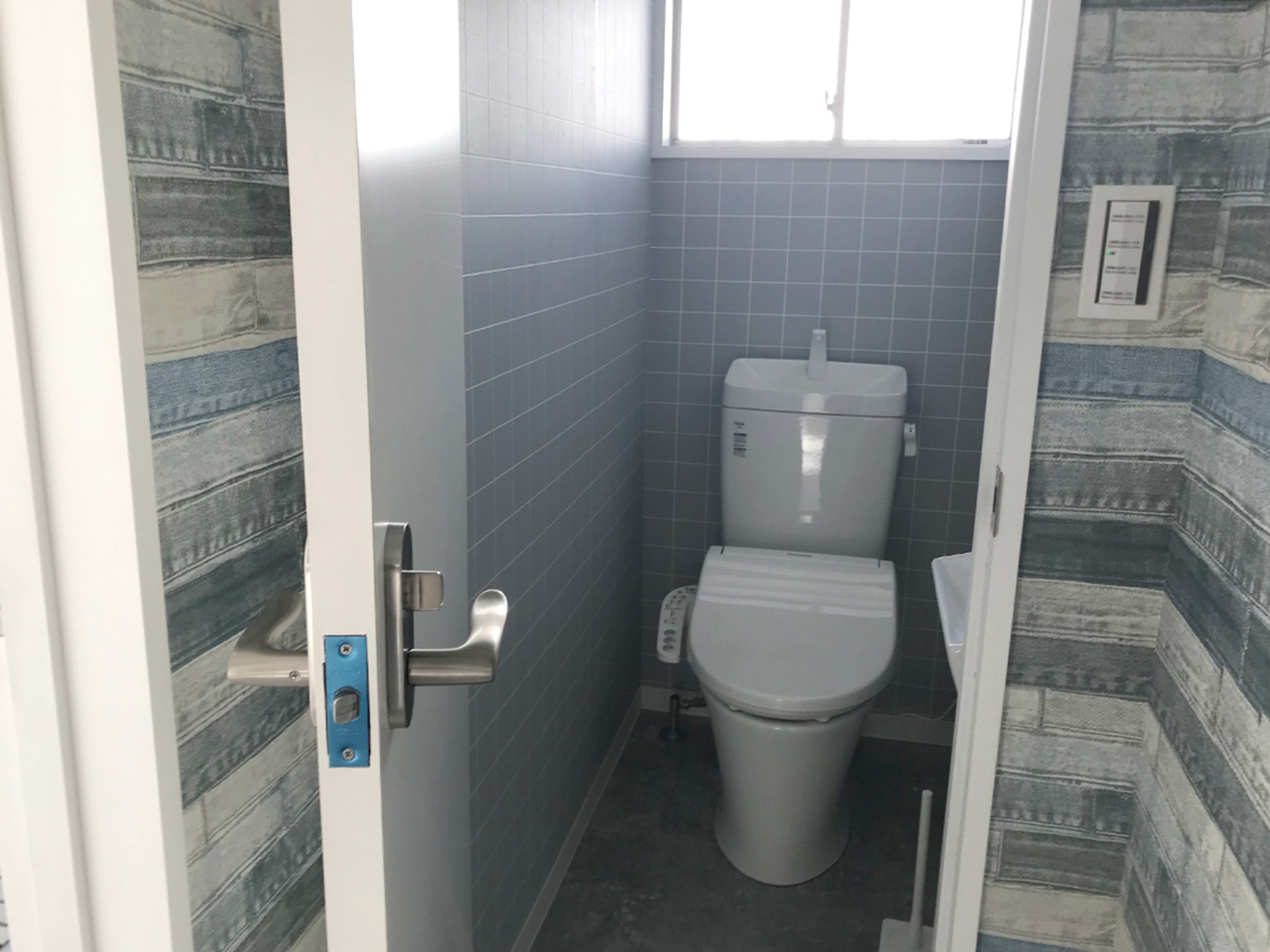 ・トイレは温水洗浄便座付です