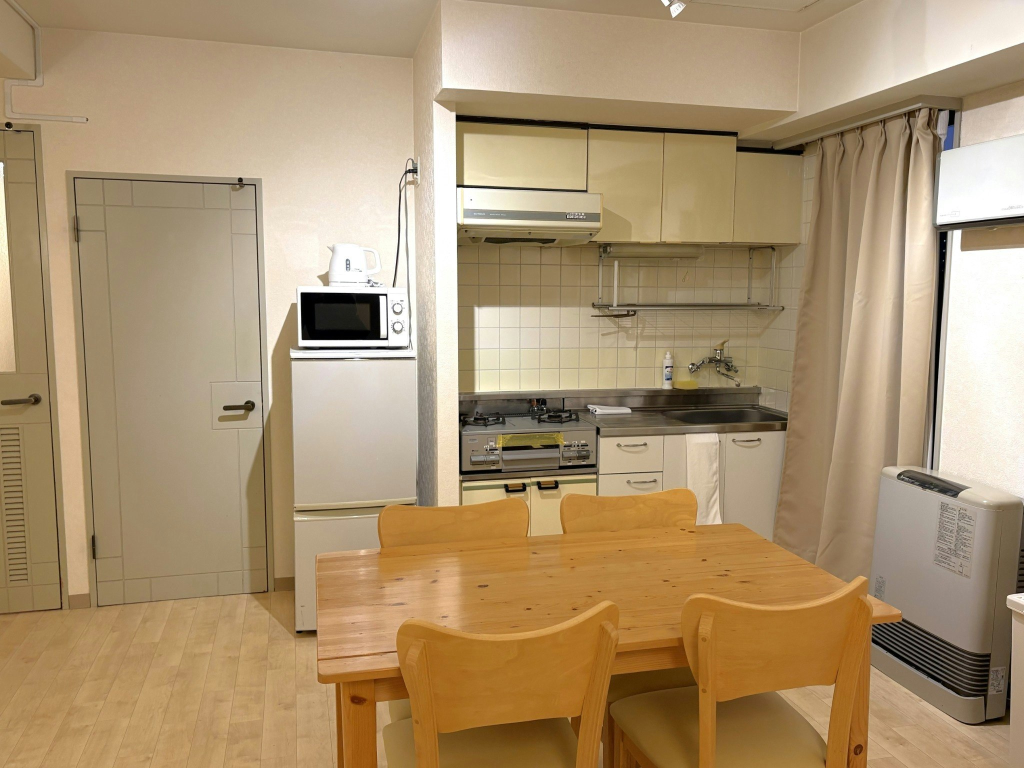 【無料駐車場有】学園前4番700m/大通乗車3分/最大4人/Wifi