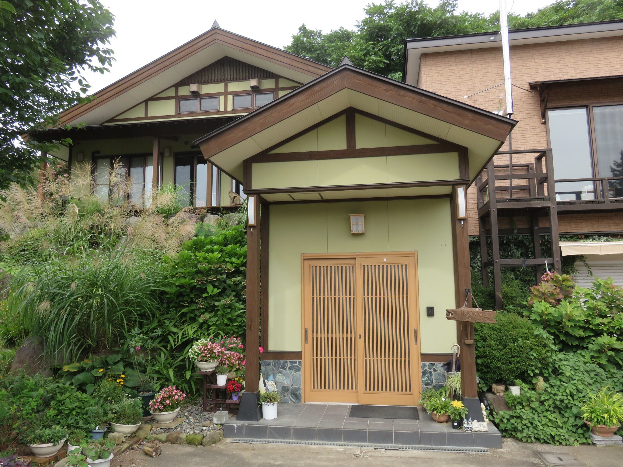 明るい日当たりのよい建物で景色も抜群。/民泊のnull