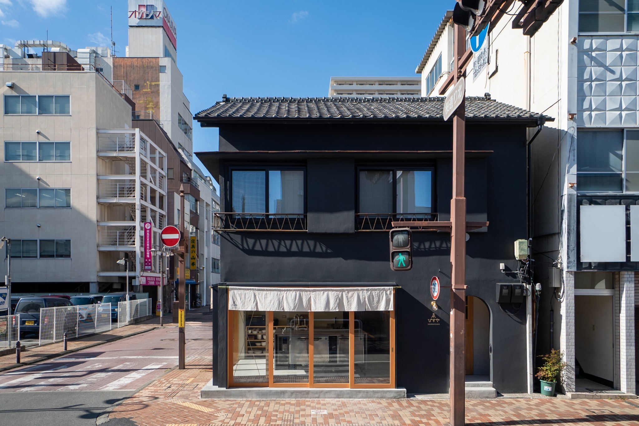 外観。1階はシェアキッチン。