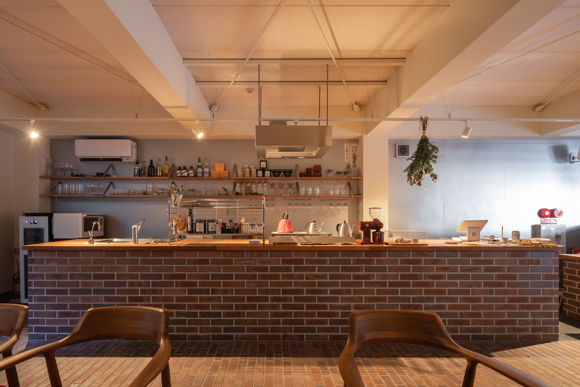 1階 フロント/カフェ