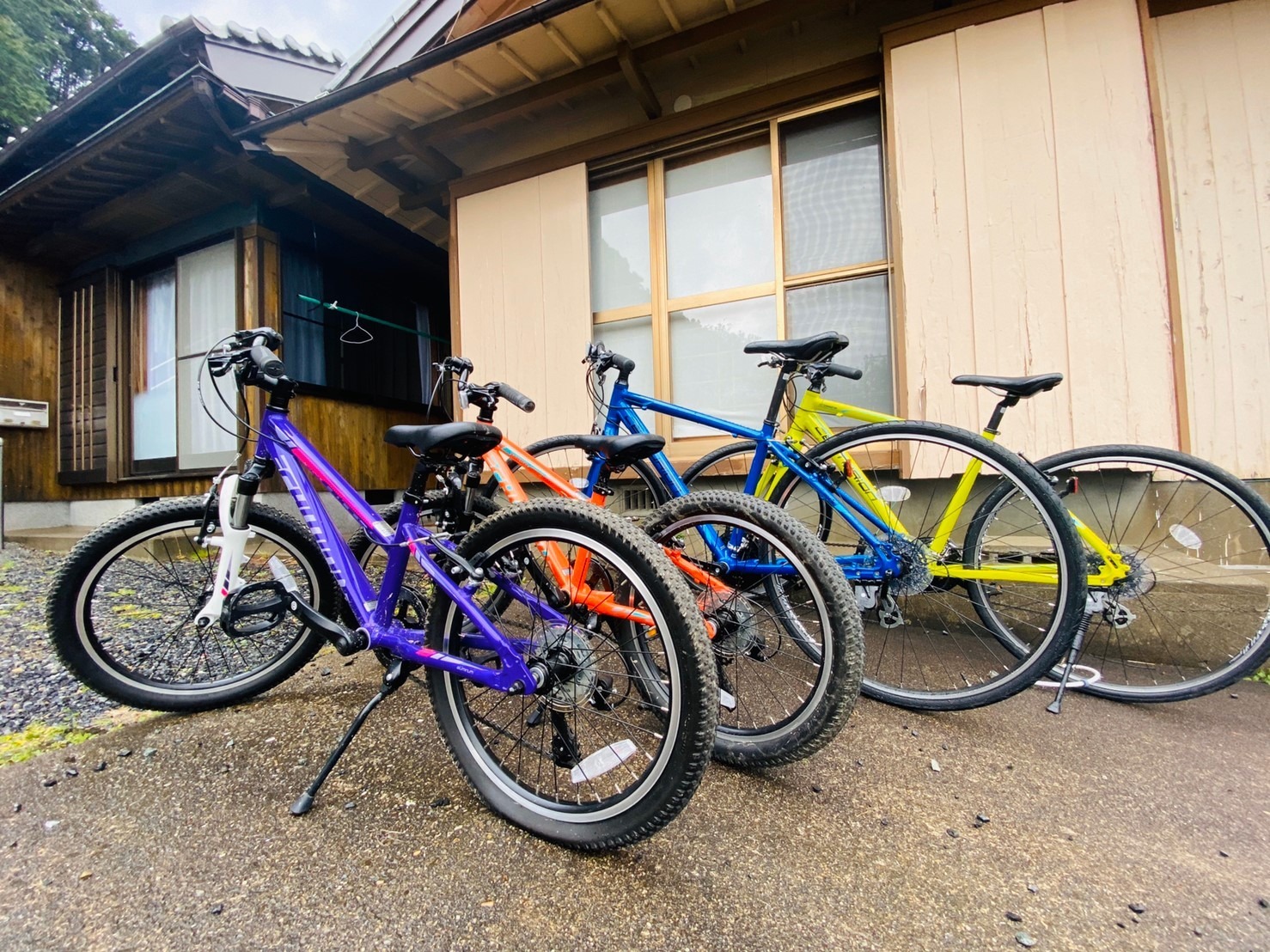 Loaner bicycles are available to tourists.It costs 1,500 yen per day. Please let us know before your arrival if you need. レンタサイクルも用意しています。(一日1,500円です。)ご利用の際は事前にお知らせください。