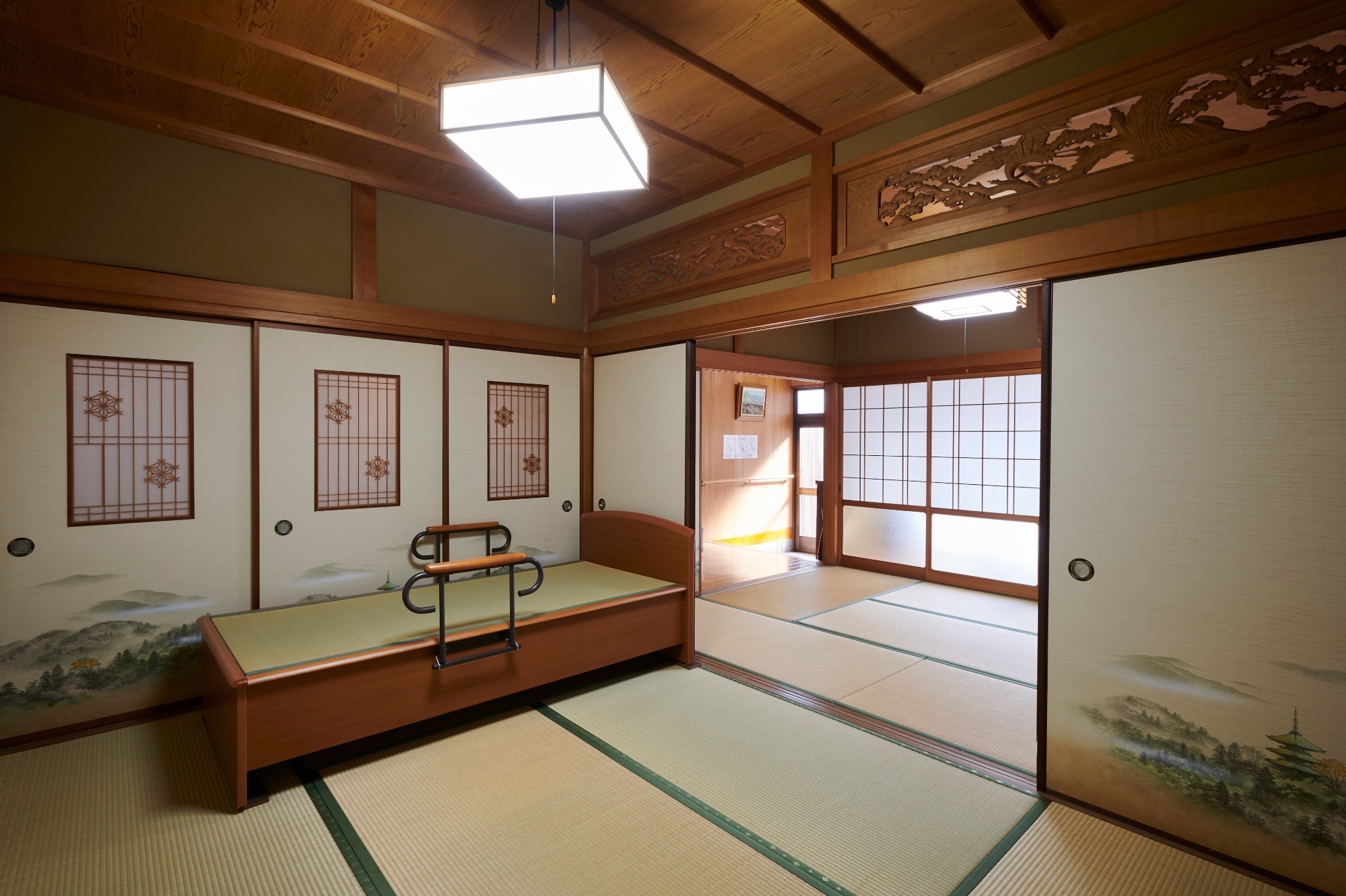 This is Japanese traditional style’s  bedroom. 寝室になる部屋は、伝統的な和室です。