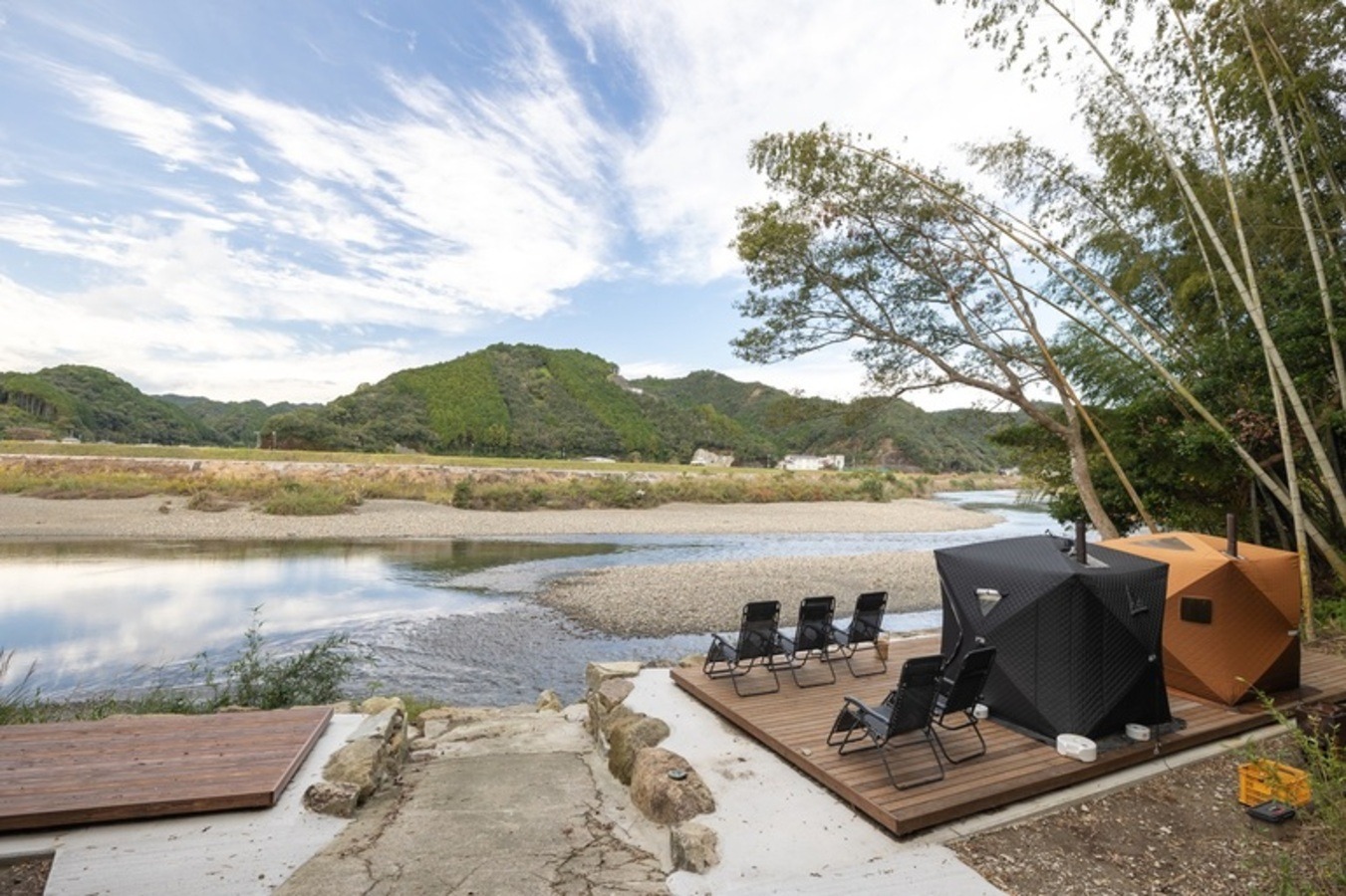 大自然に囲まれながら のテントサウナ