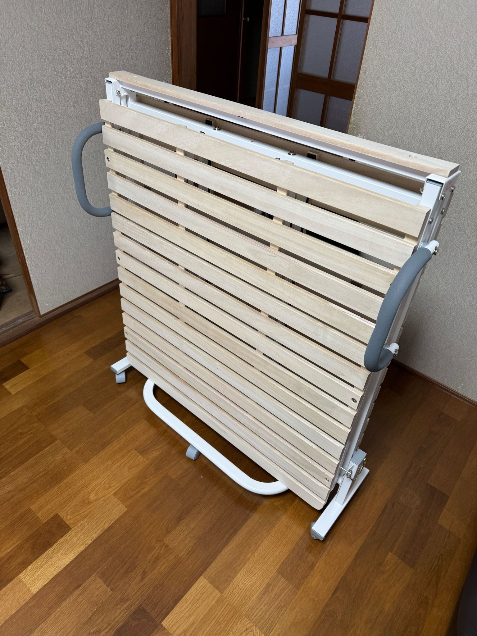 【オプションの折りたたみベッドに関して】 折りたたみベッドを1台ご用意しております。 ご希望の方は、あらかじめご連絡ください。 [About the Optional Foldable Bed] We have one foldable bed available upon request. Please let us know in advance if you would like to use it. 【于可的折床】 我提供一可折床,如有需要提前告知我。