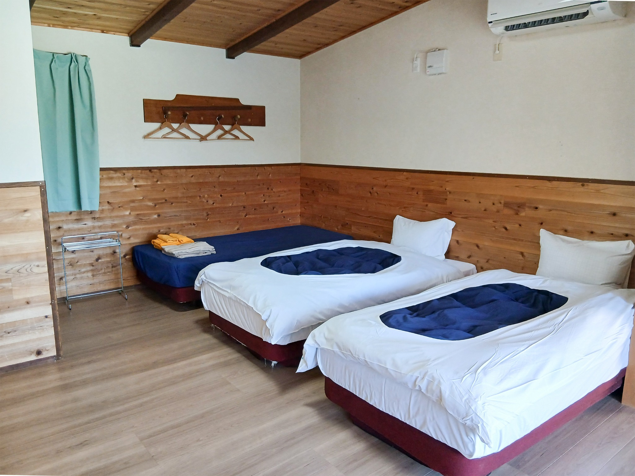 ・【コテージ洋室/バス・トイレ付】広々としたお部屋で心ゆくまでおくつろぎください