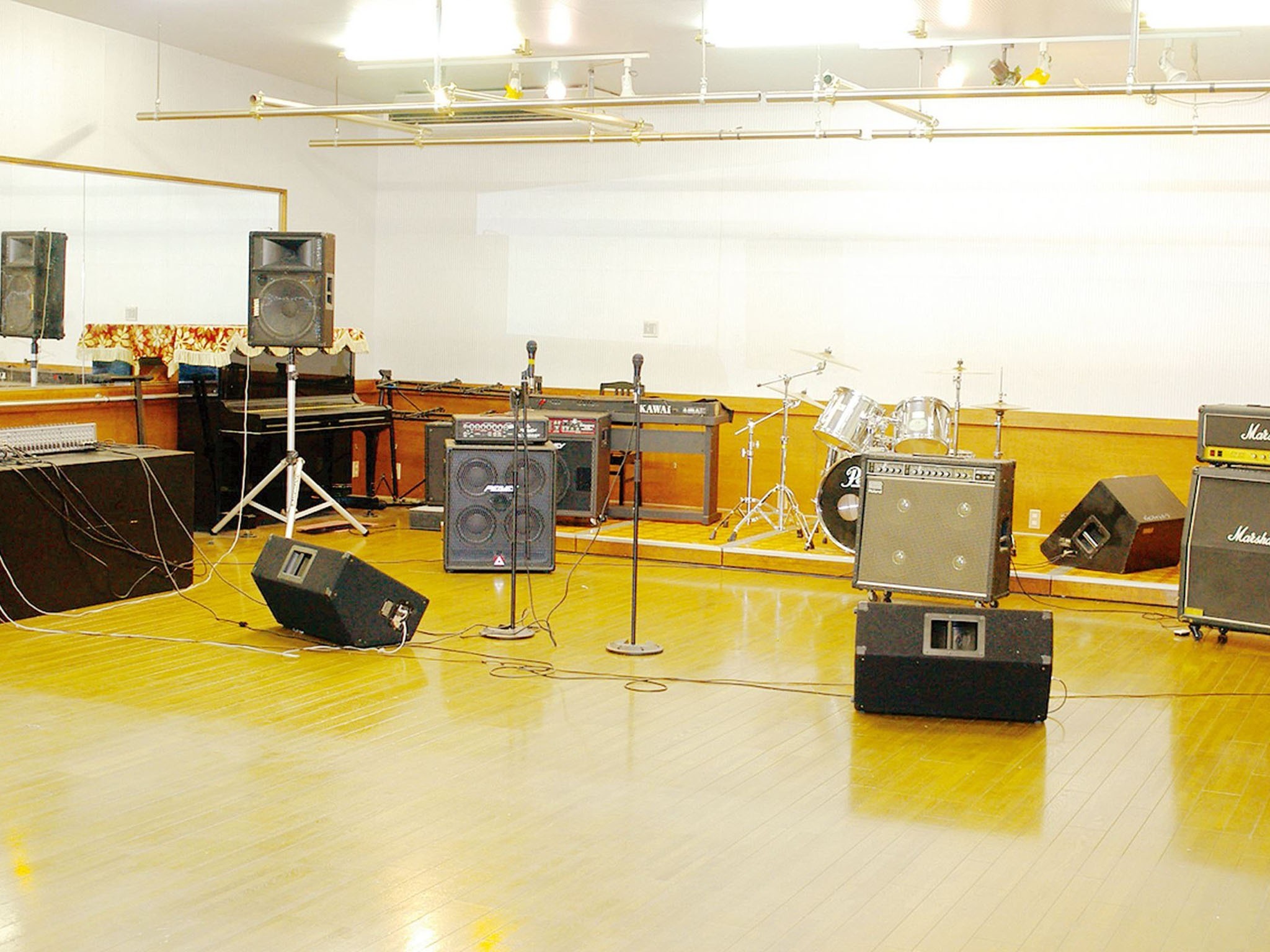 ・本格的な音楽スタジオがございます